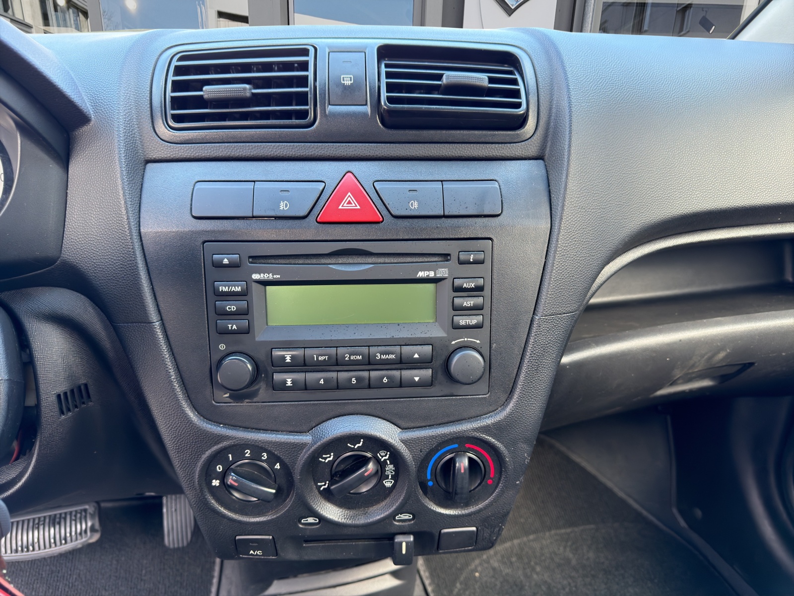 KIA Picanto 1.1 Trend Automatic-image-13