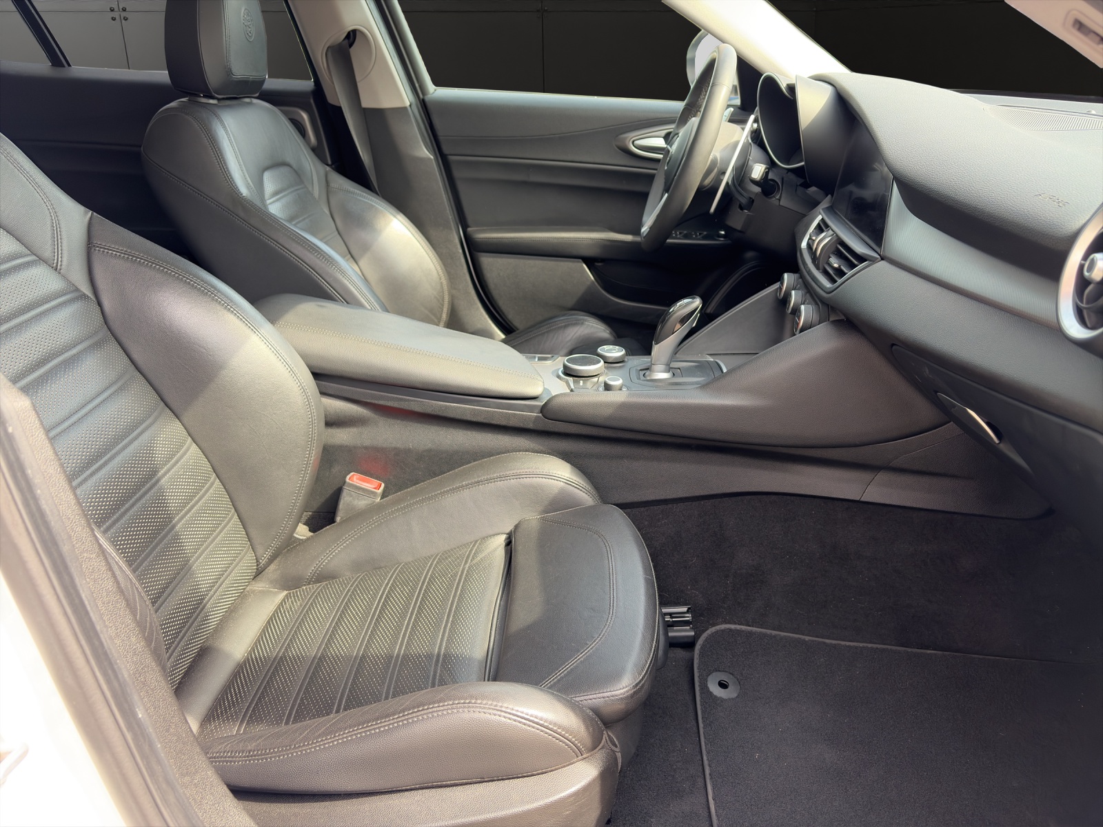 ALFA ROMEO Giulia 2.2 D Q4 210 Veloce-image-13