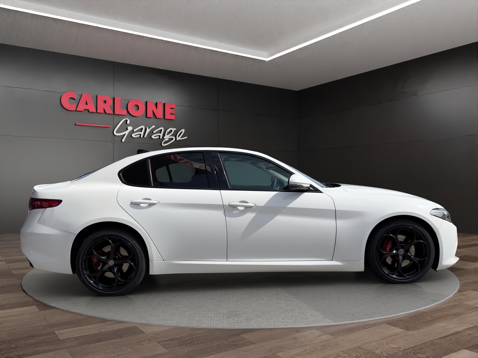 ALFA ROMEO Giulia 2.2 D Q4 210 Veloce-showroom-element-1