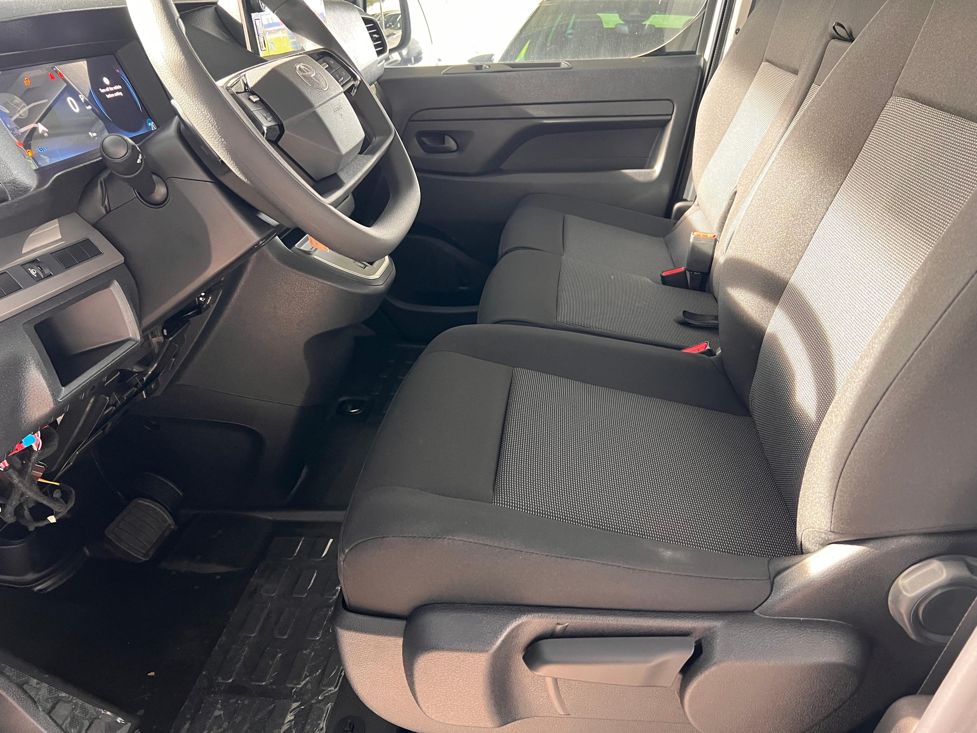 TOYOTA PROACE Van L2 2.0 D Advanced-image-9