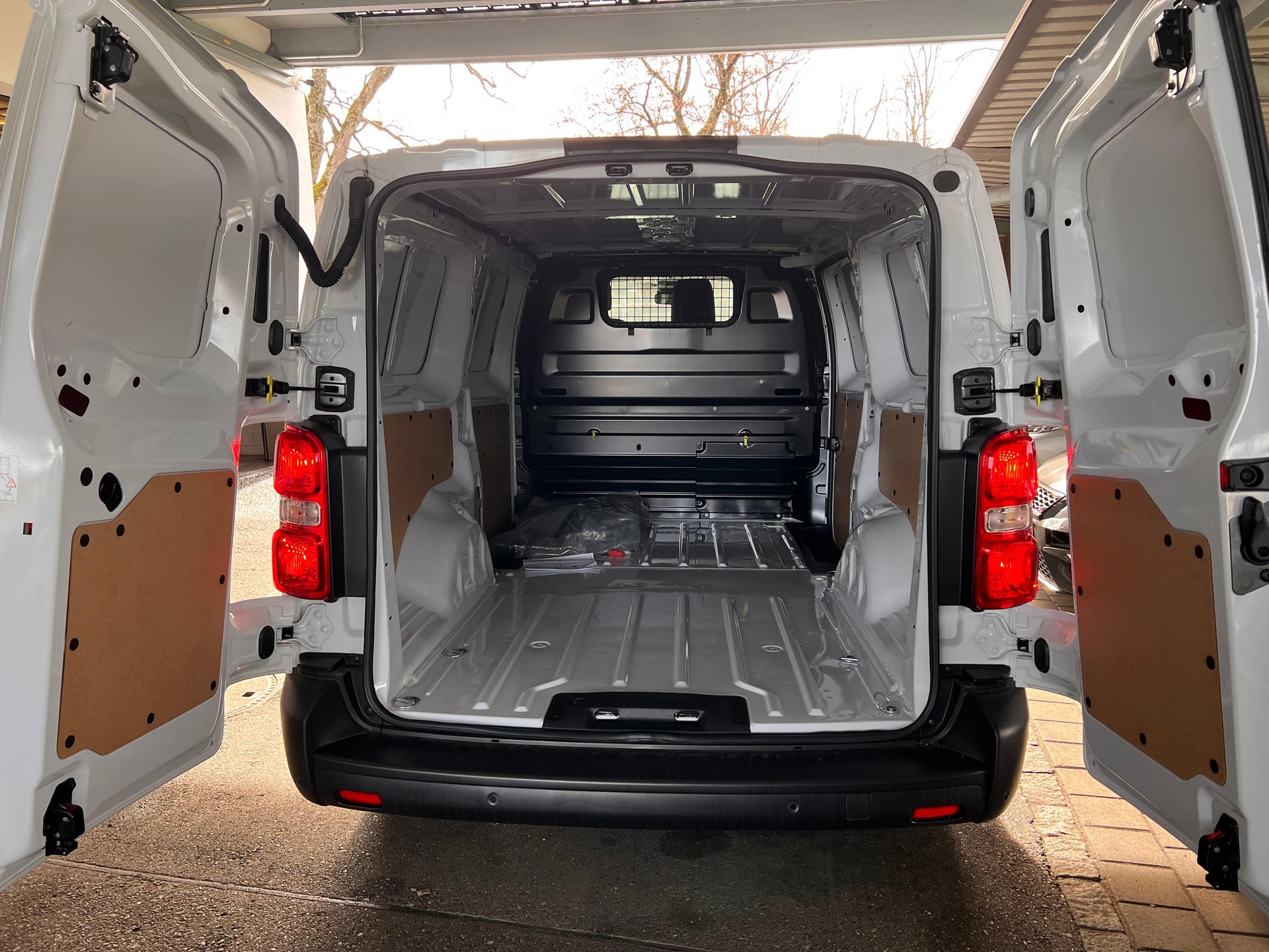 TOYOTA PROACE Van L2 2.0 D Advanced-image-6