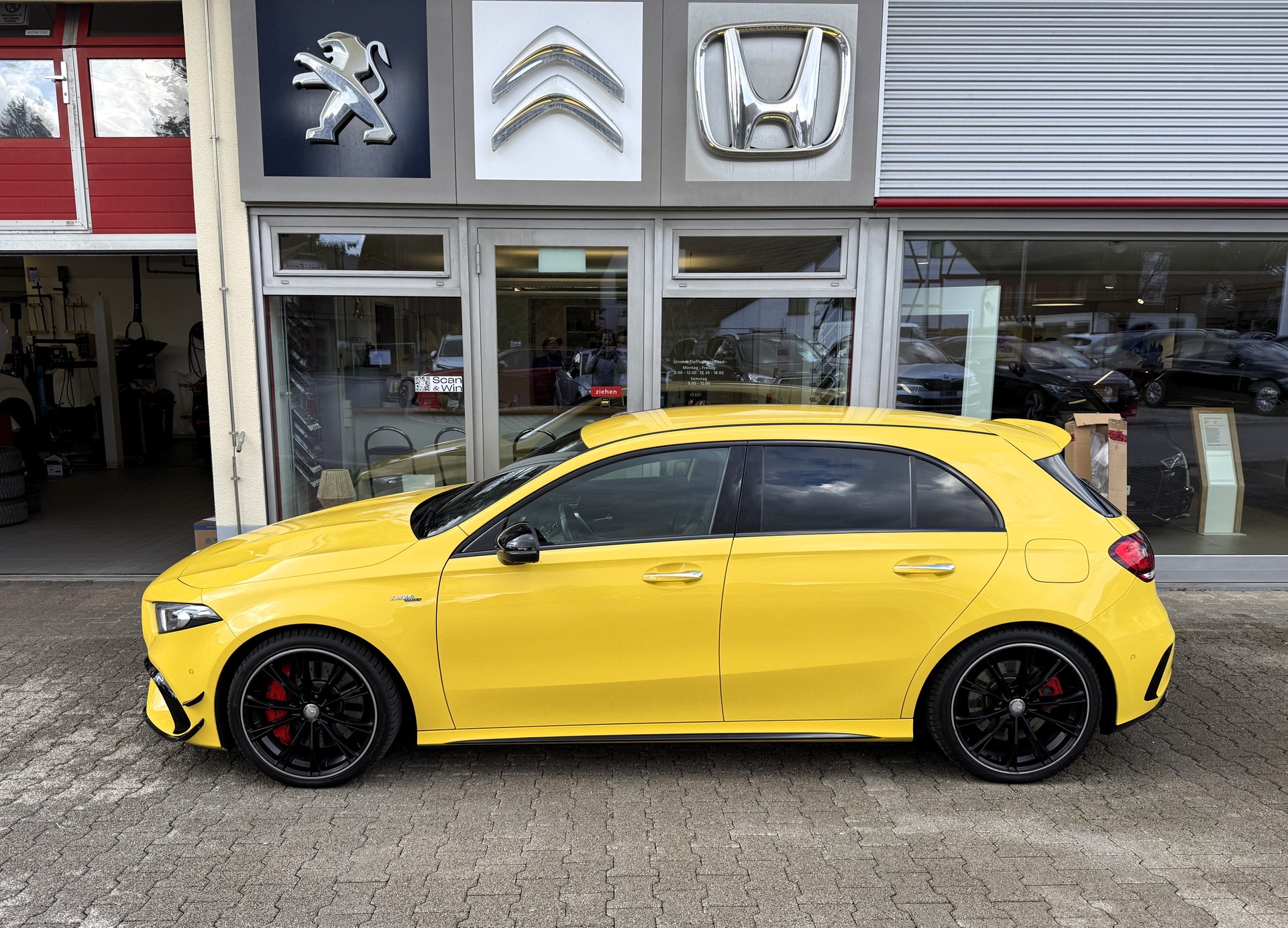 MERCEDES-BENZ A 45 S AMG 4Matic+ Speedshift-image-3