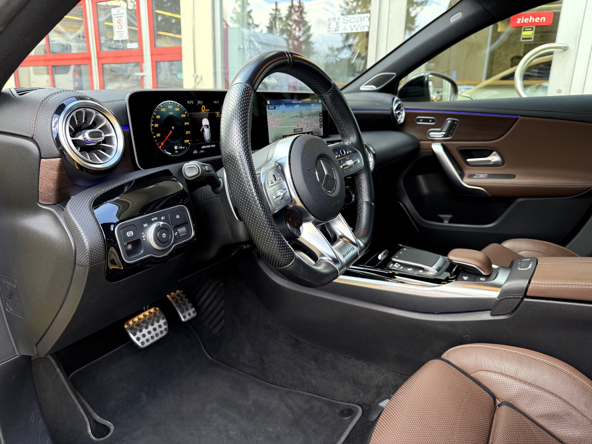 MERCEDES-BENZ A 45 S AMG 4Matic+ Speedshift-image-12