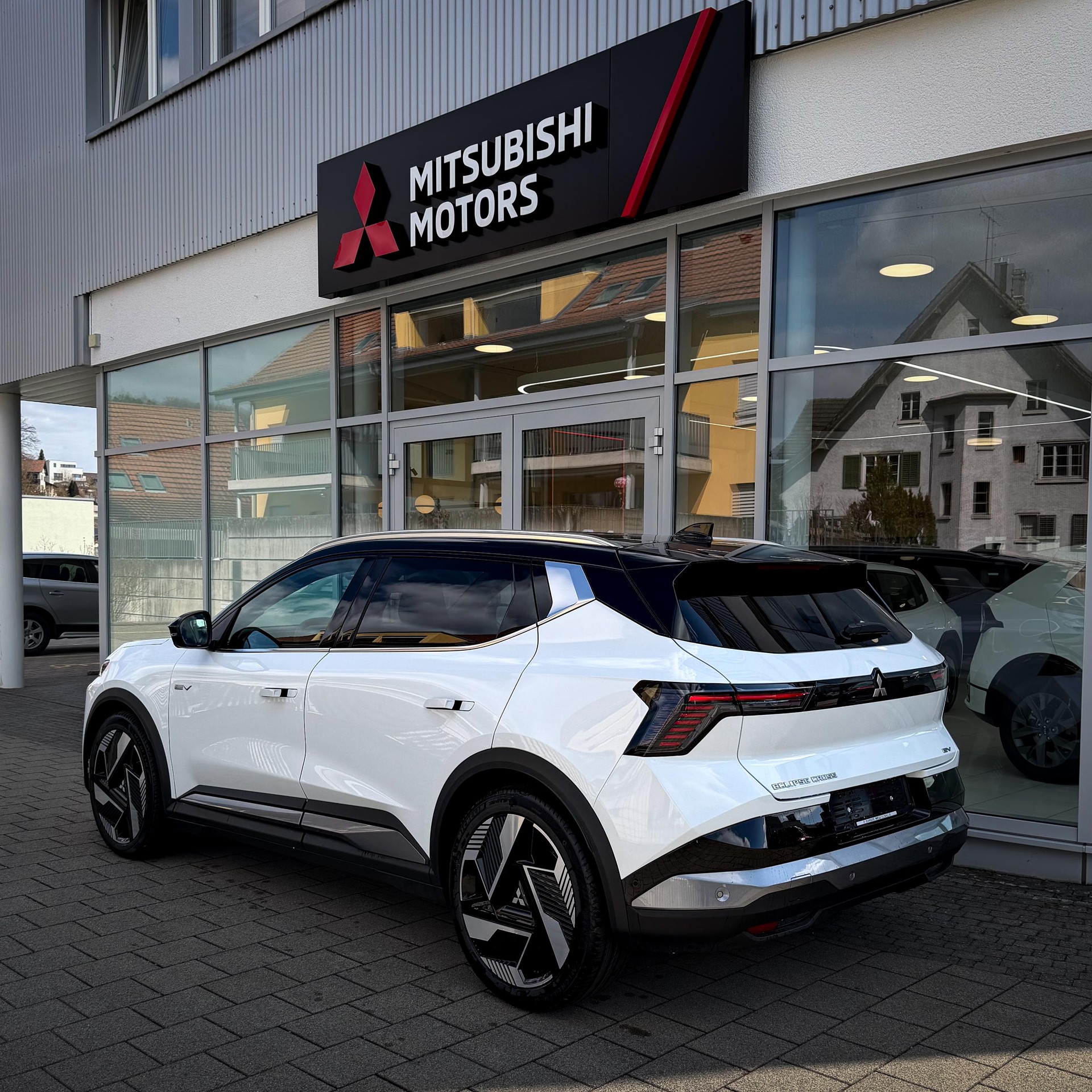 MITSUBISHI Eclipse Cross Instyle-showroom-element-1