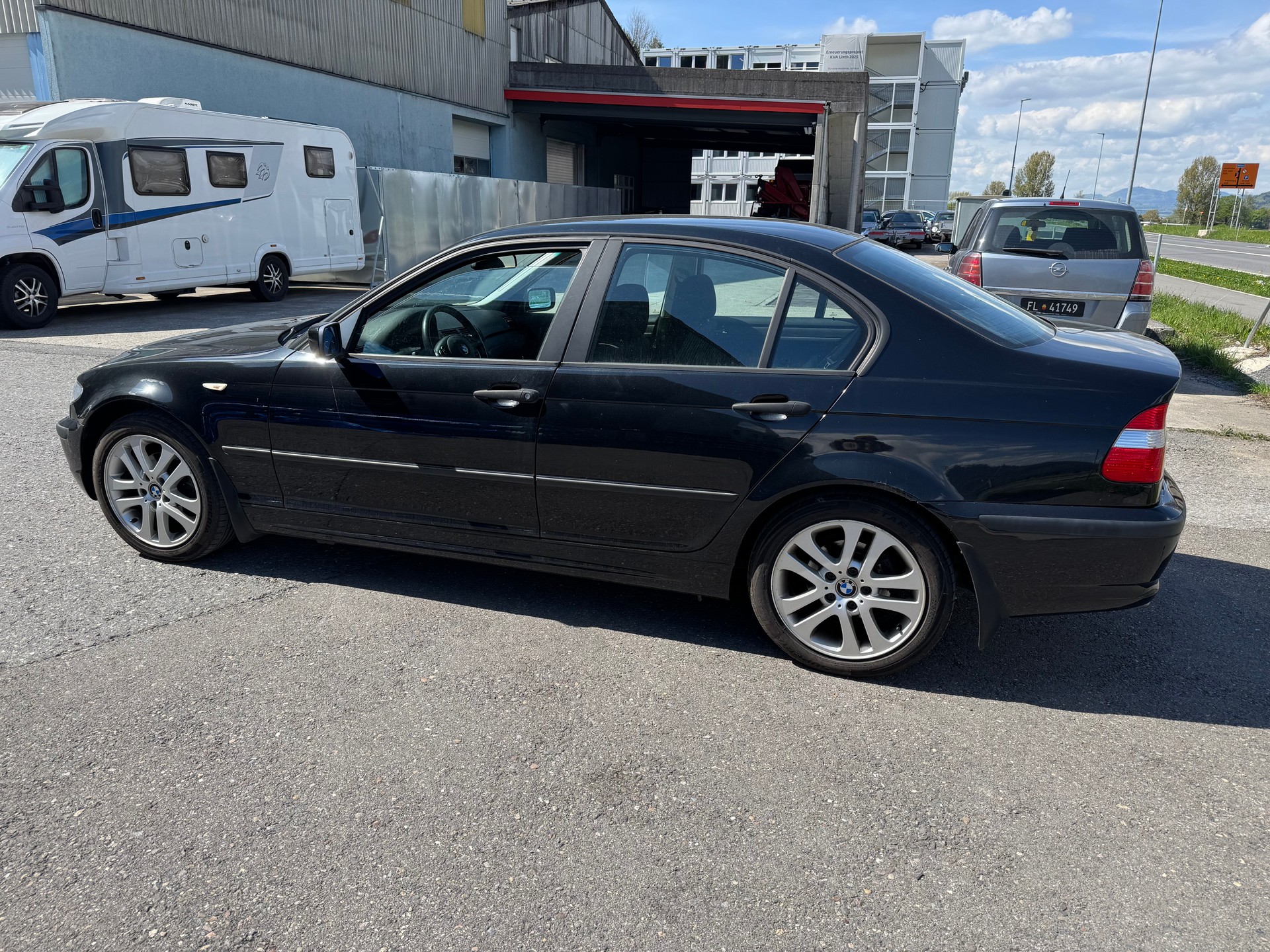 BMW 318i-image-1