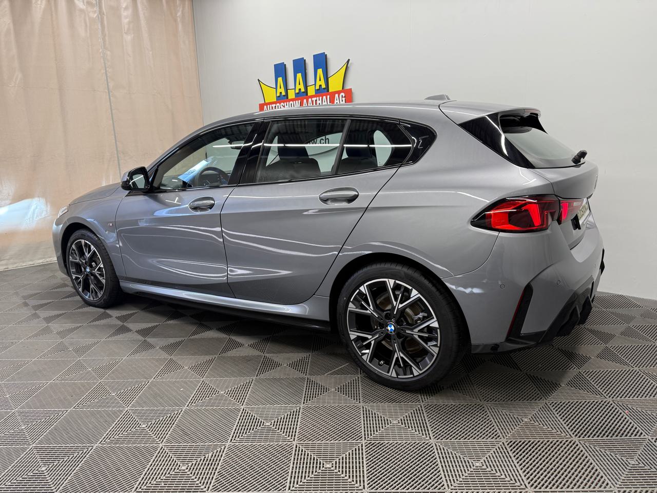 BMW 120d M Sport Steptronic-showroom-element-1