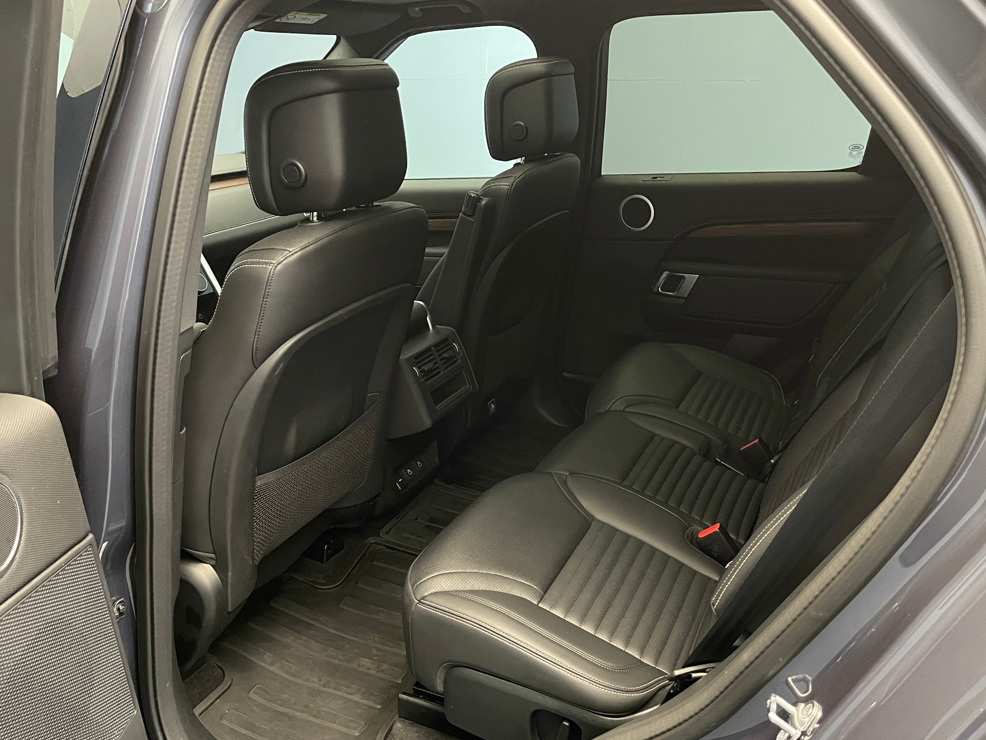 LAND ROVER Discovery 3.0 D I6 250 Dynamic SE-image-10