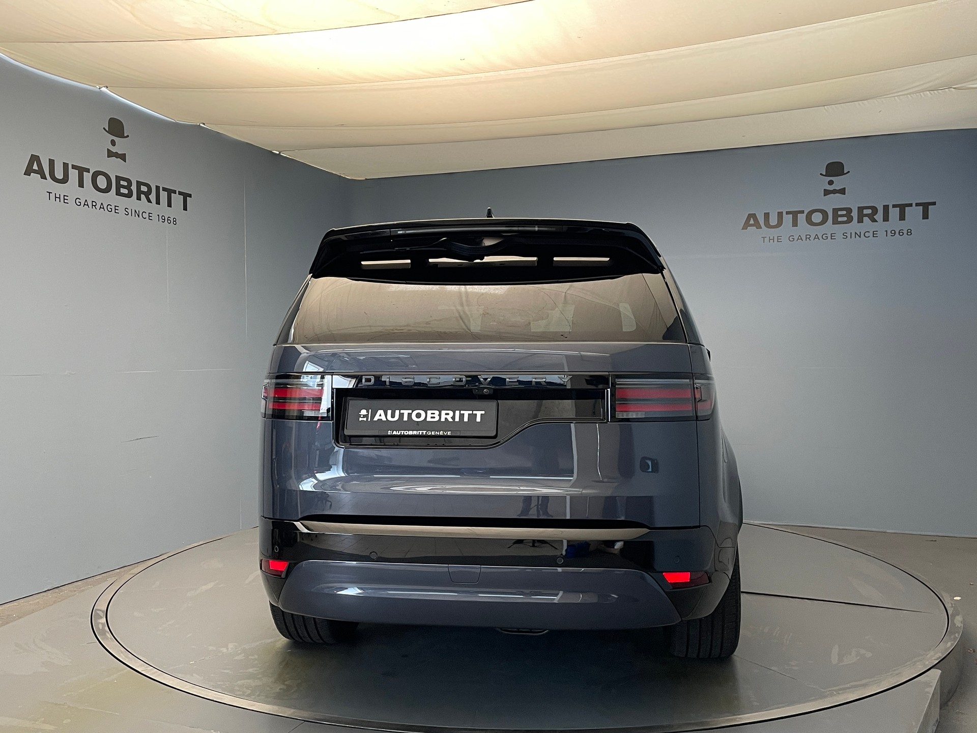 LAND ROVER Discovery 3.0 D I6 250 Dynamic SE-image-4