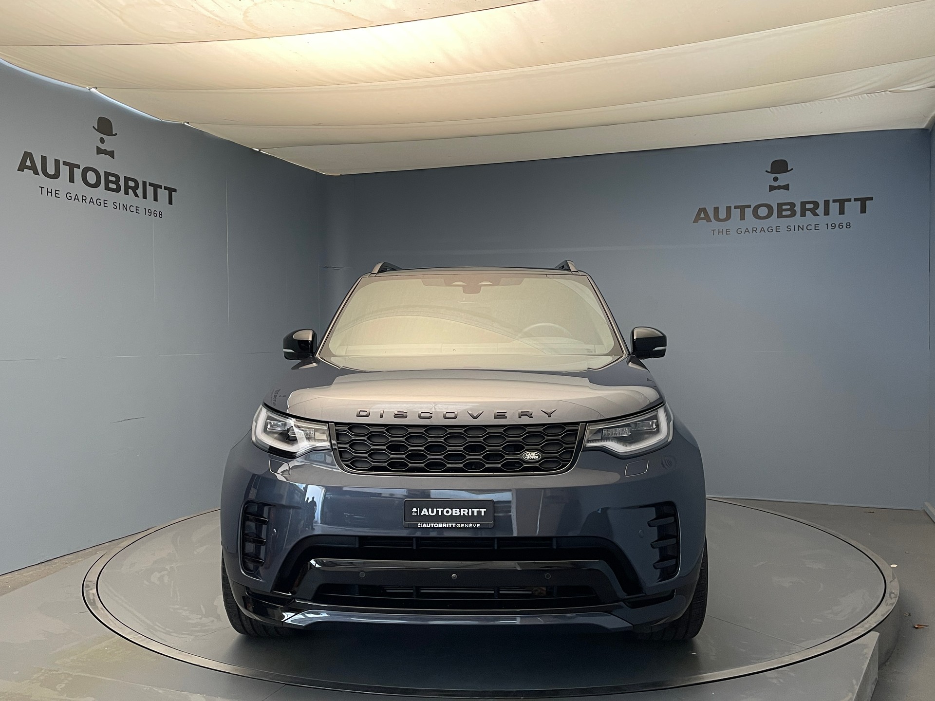 LAND ROVER Discovery 3.0 D I6 250 Dynamic SE-showroom-element-1