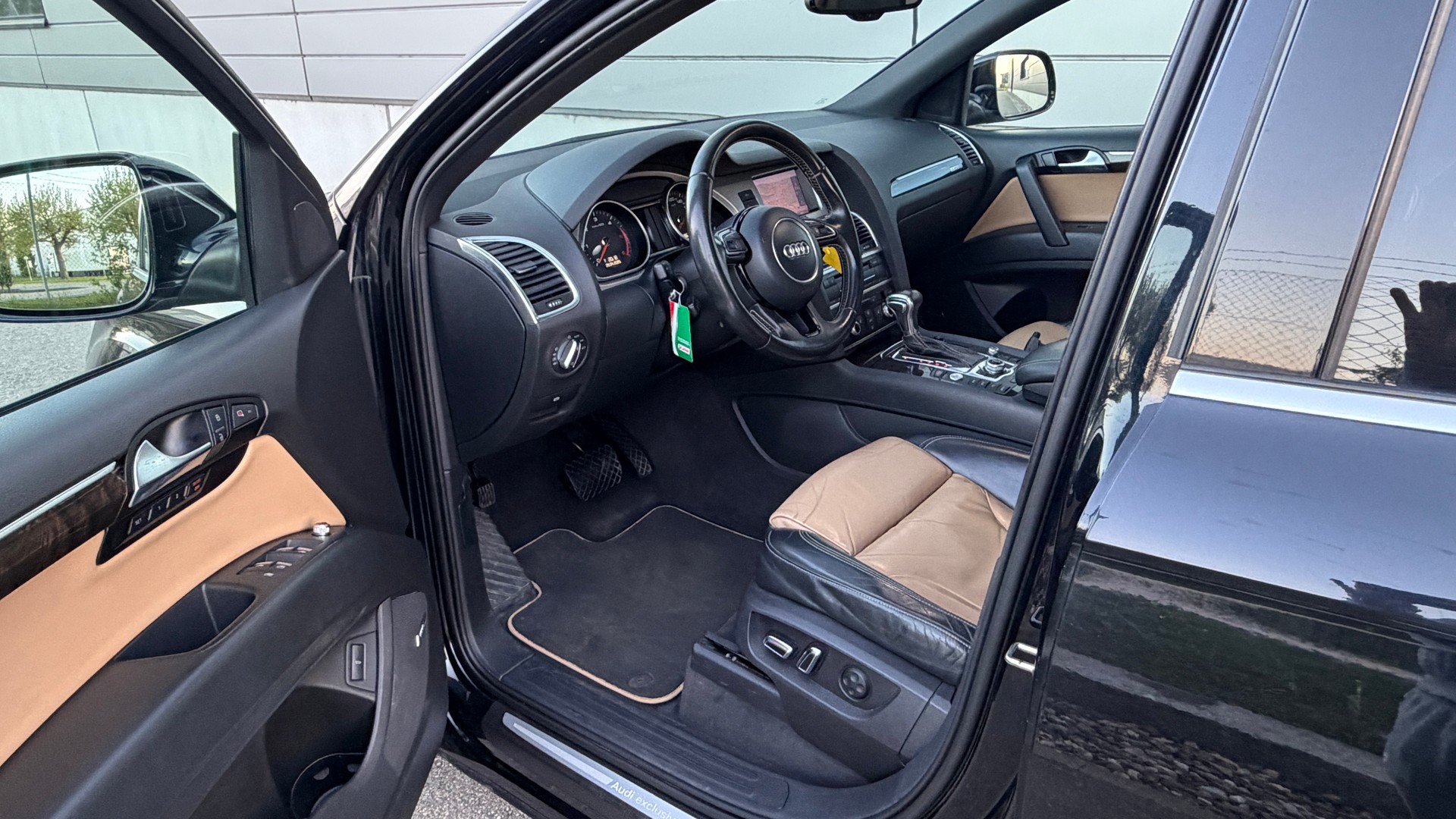 AUDI Q7 4.2 TDI quattro tiptronic **EXCLUSIVE / AHK**-image-8