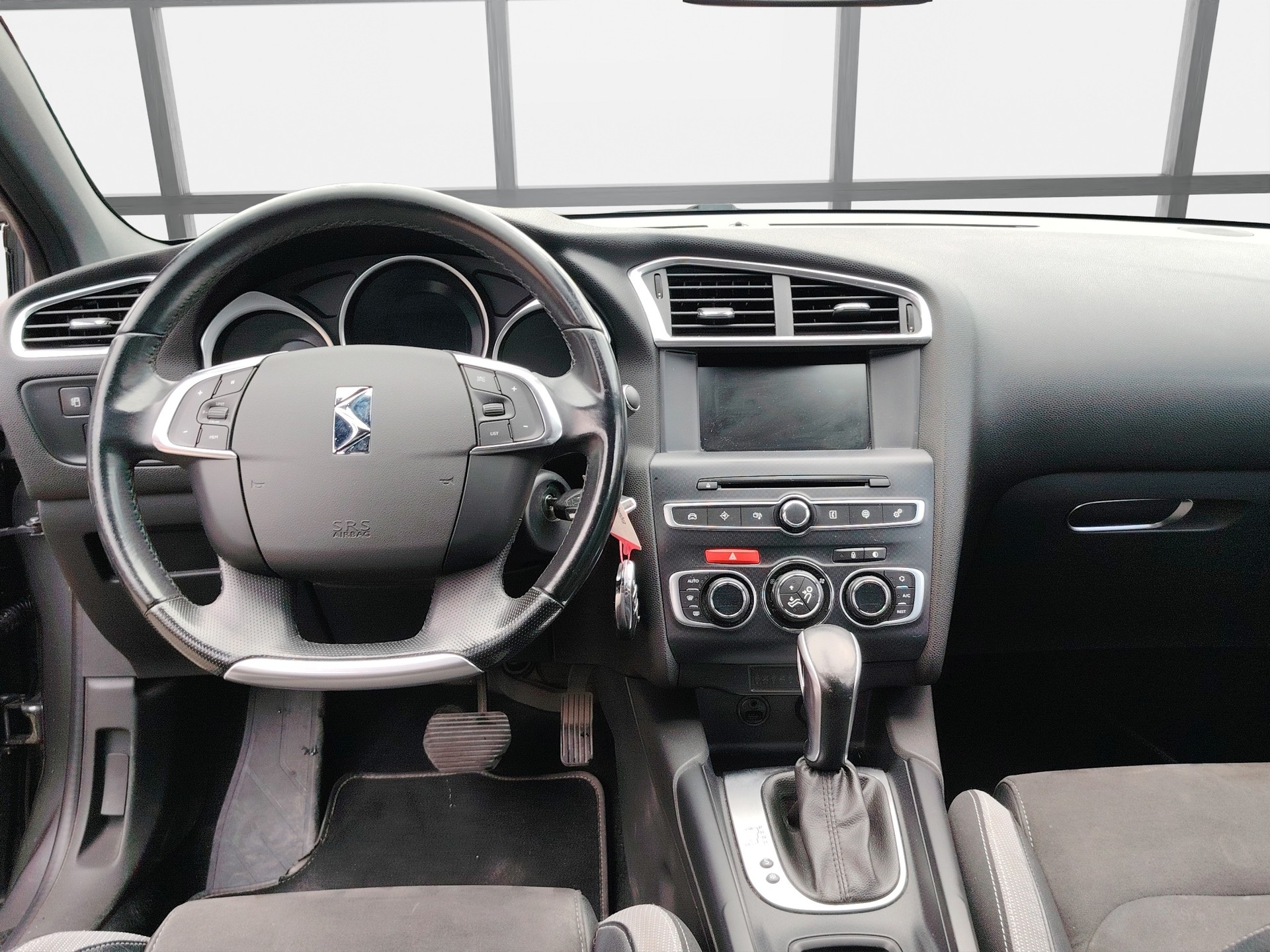 DS AUTOMOBILES DS 4 1.6 THP Performance Line Automatic-image-11