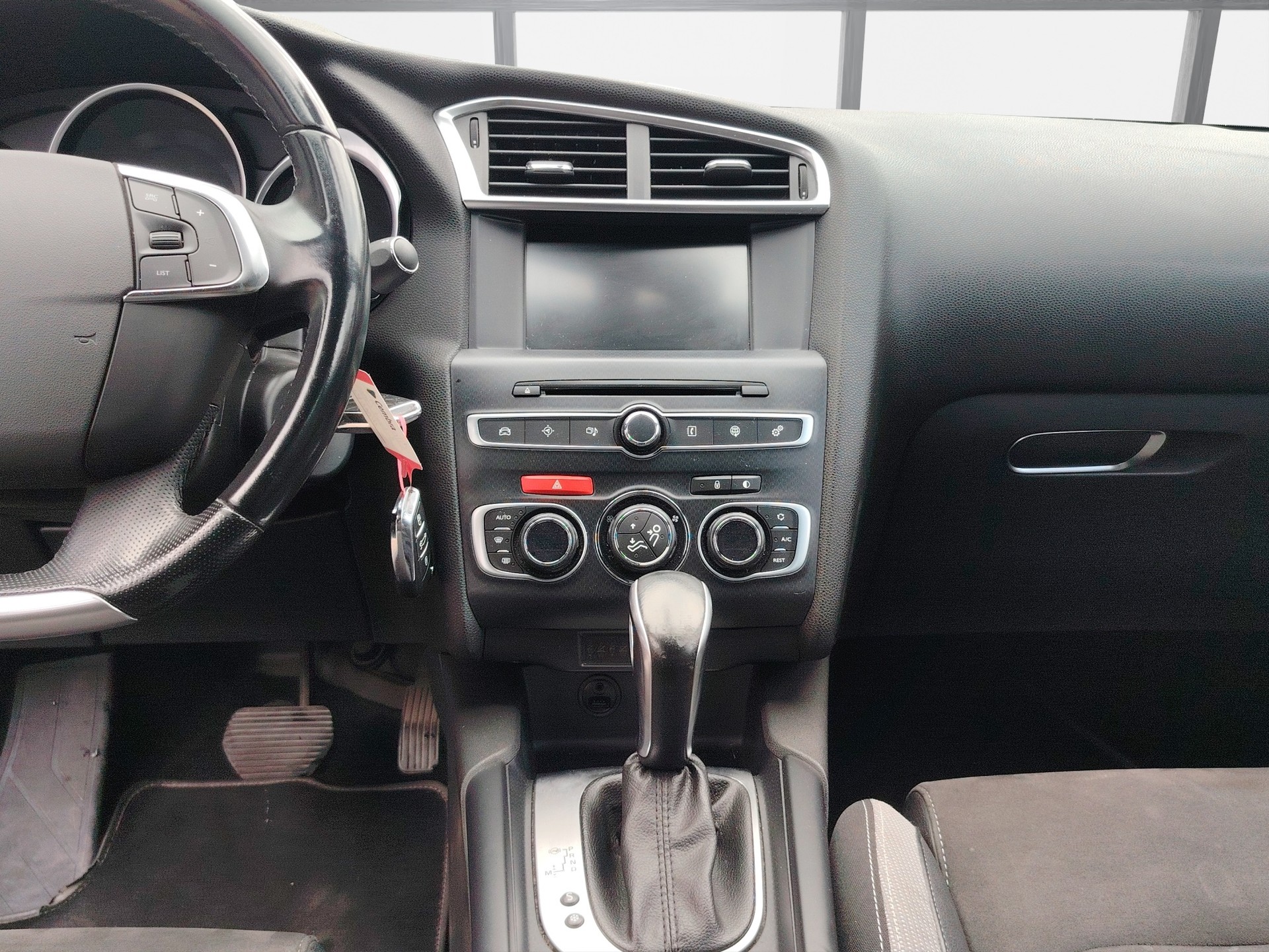 DS AUTOMOBILES DS 4 1.6 THP Performance Line Automatic-image-12