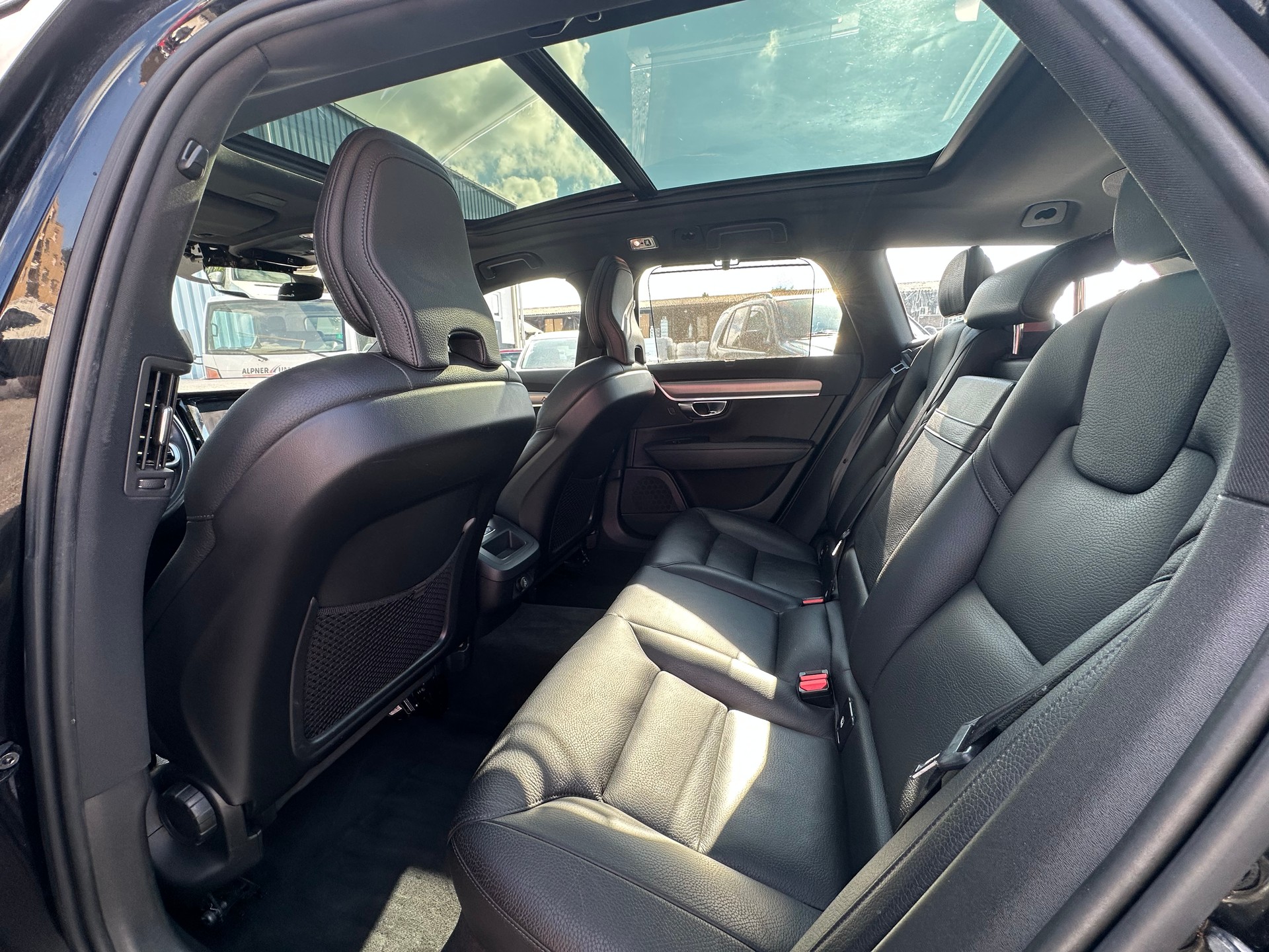 VOLVO D5 Inscription AWD-image-12