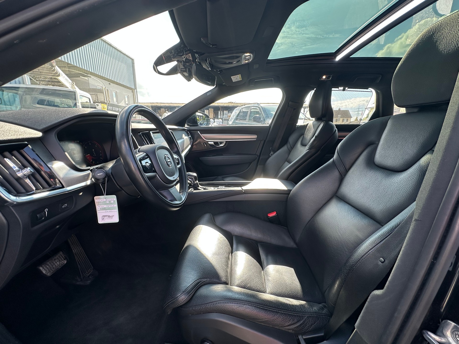 VOLVO D5 Inscription AWD-image-8