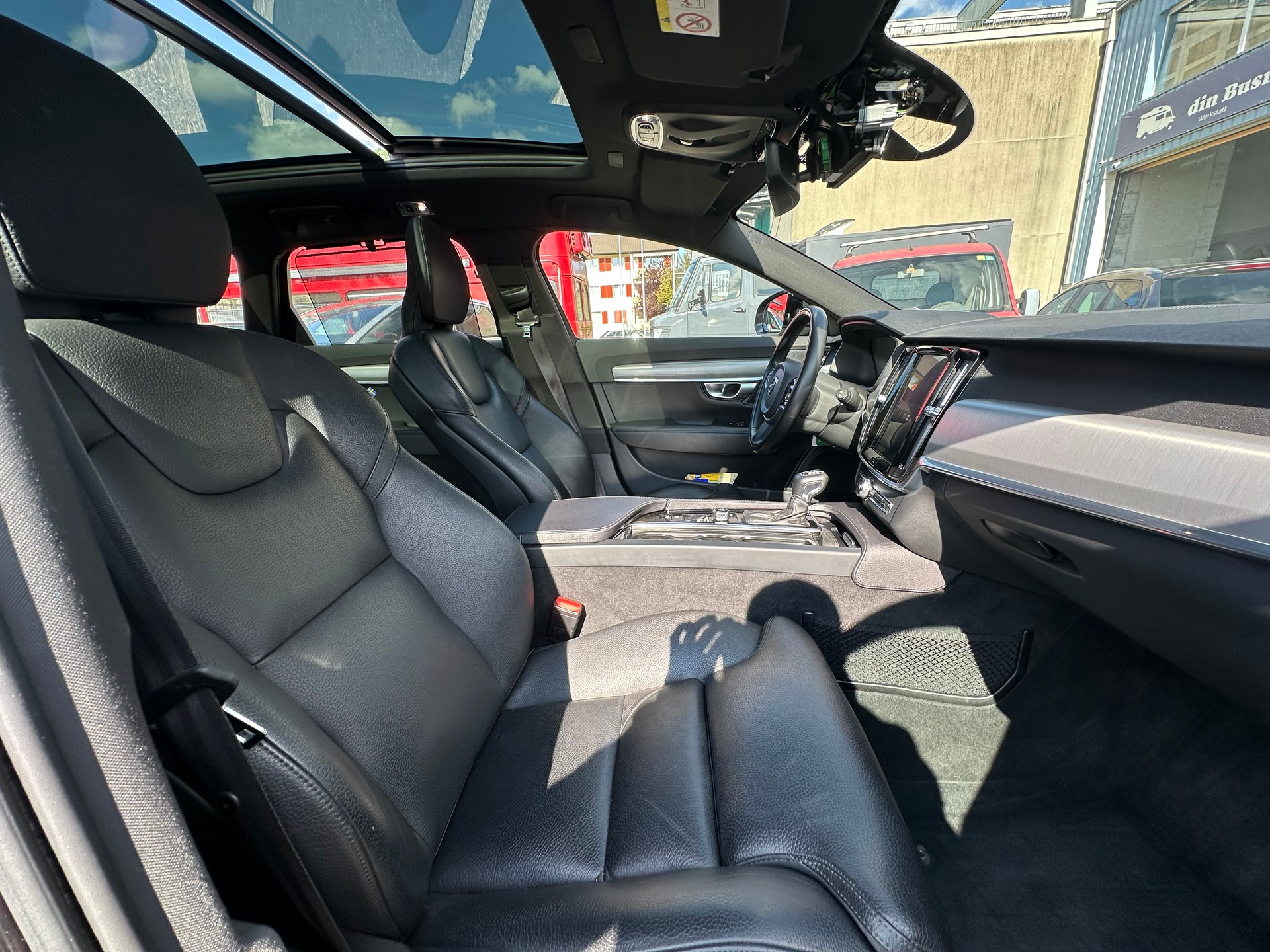 VOLVO D5 Inscription AWD-image-11