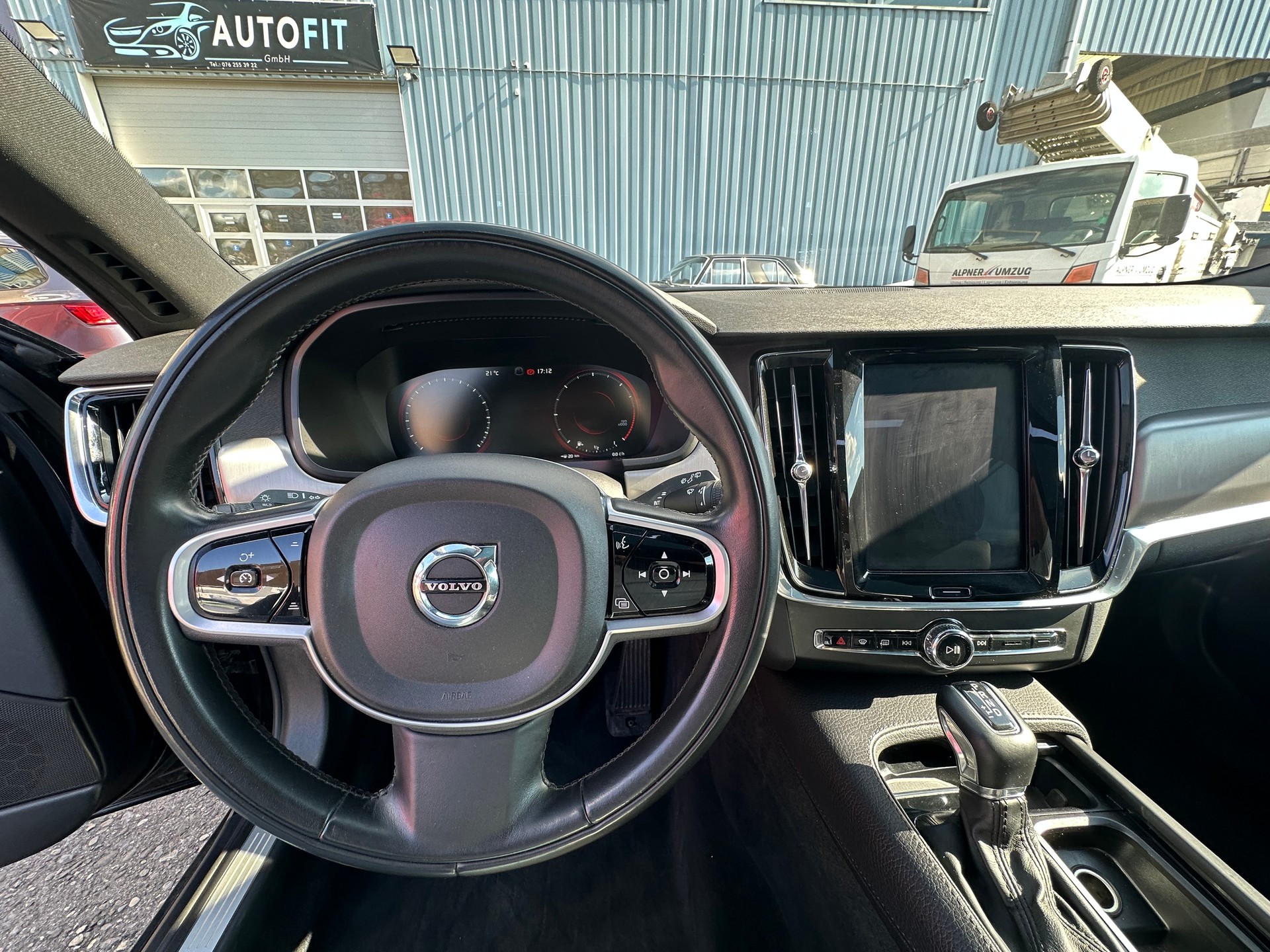 VOLVO D5 Inscription AWD-image-10