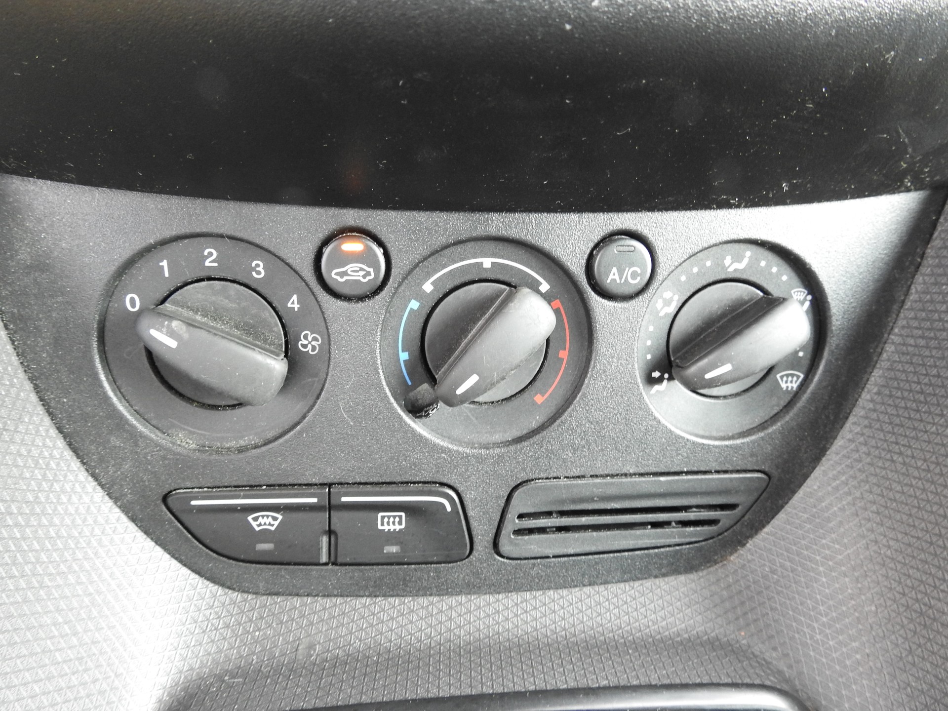 FORD Transit Connect Van T230 1.6 TDCi Ambiente-image-15