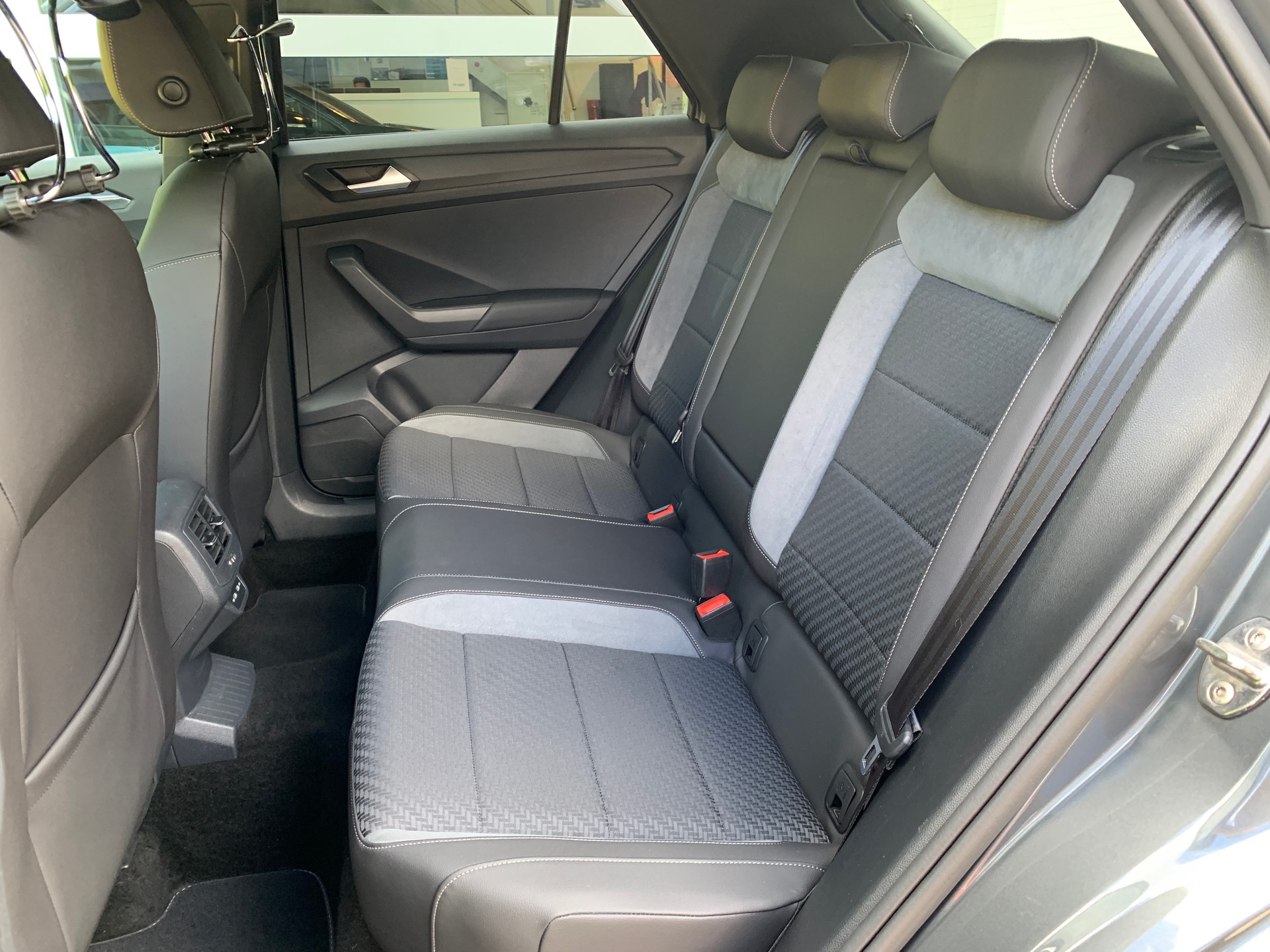 VW T-Roc 2.0 TDI SCR Sport DSG 4Motion-image-14