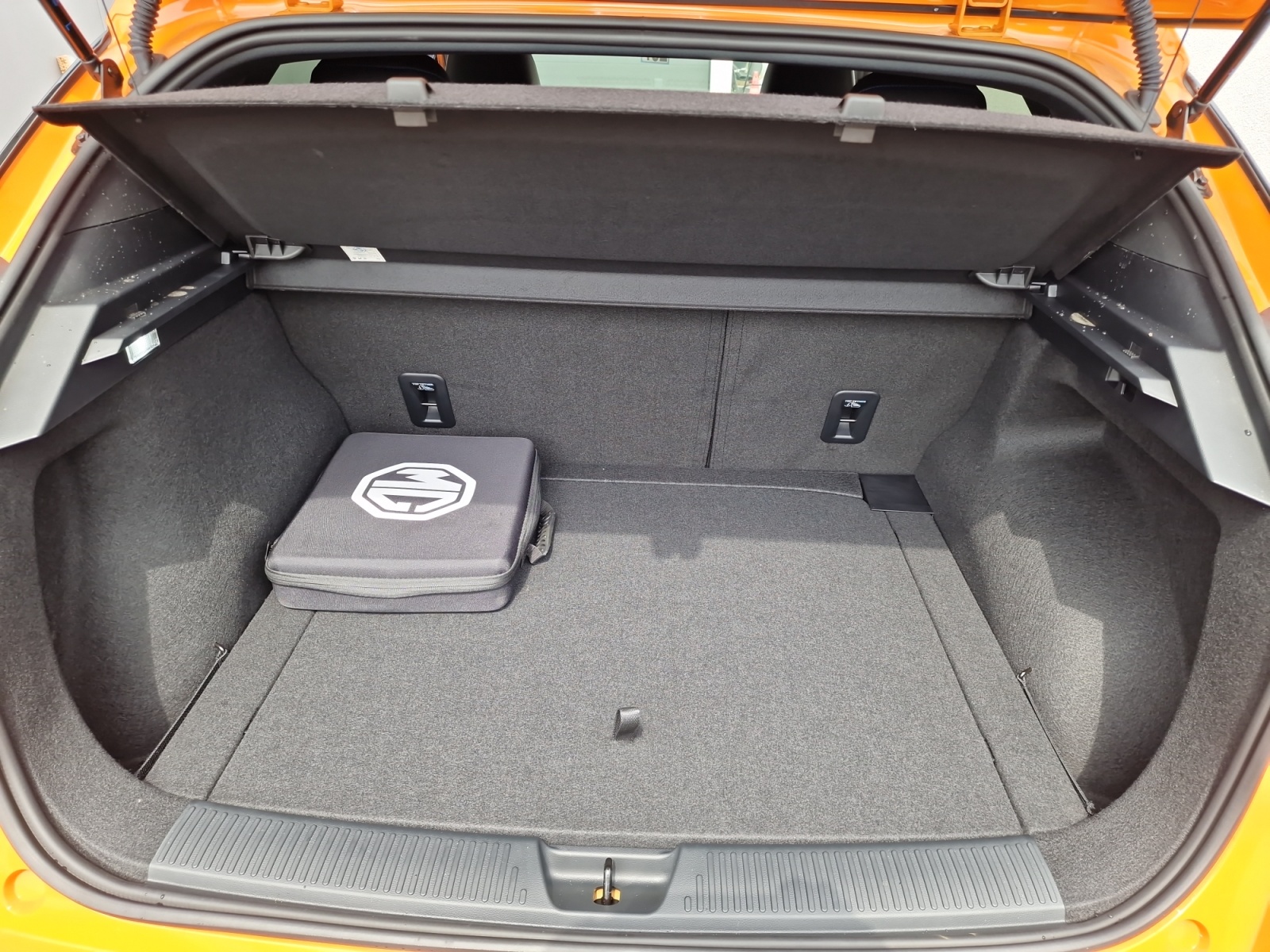 MG 4 Trophy 77kWh Extended Range 520km Reichweite-image-17