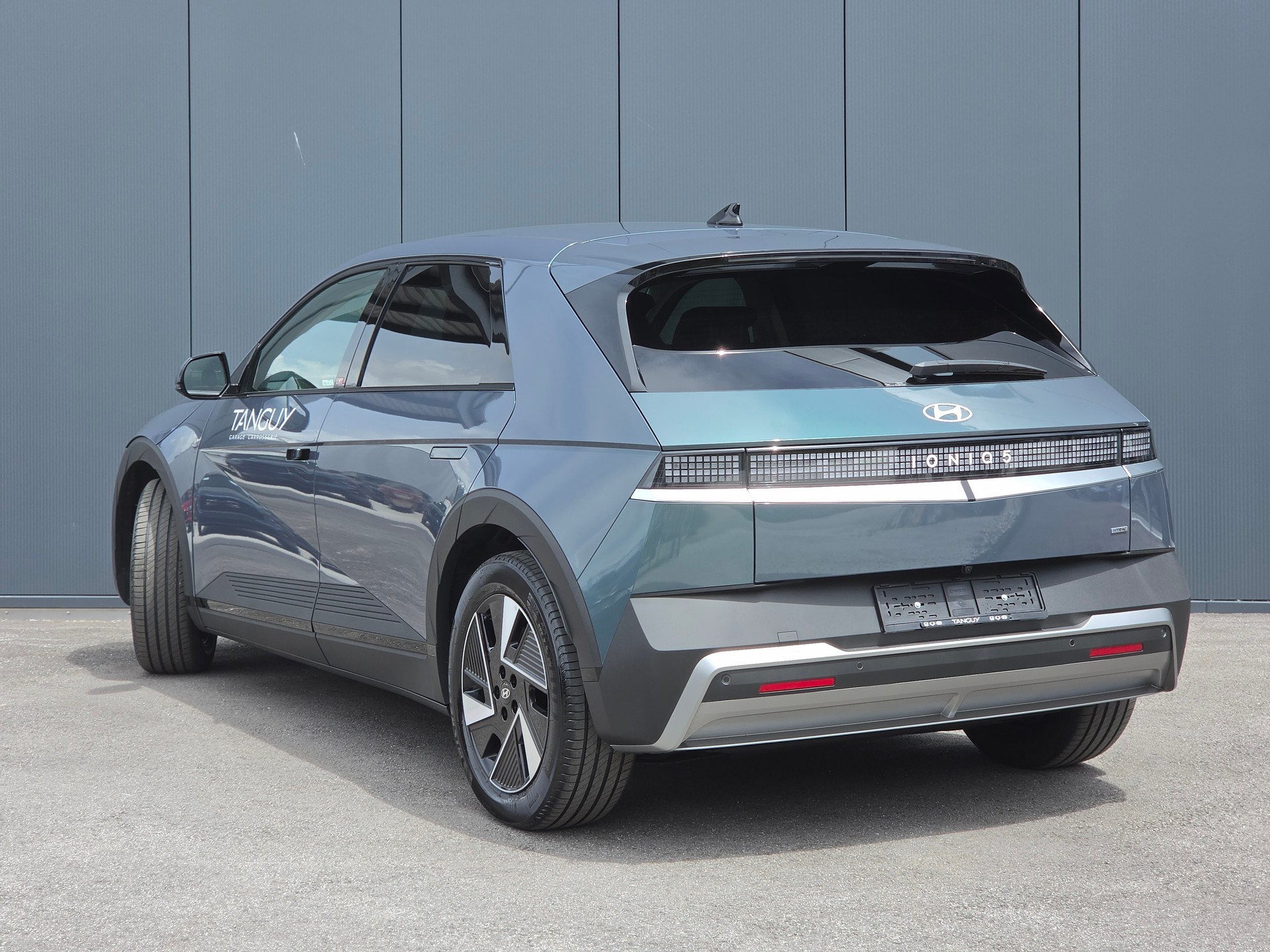 HYUNDAI Ioniq 5 Amplia 84kWh 4WD-image-1