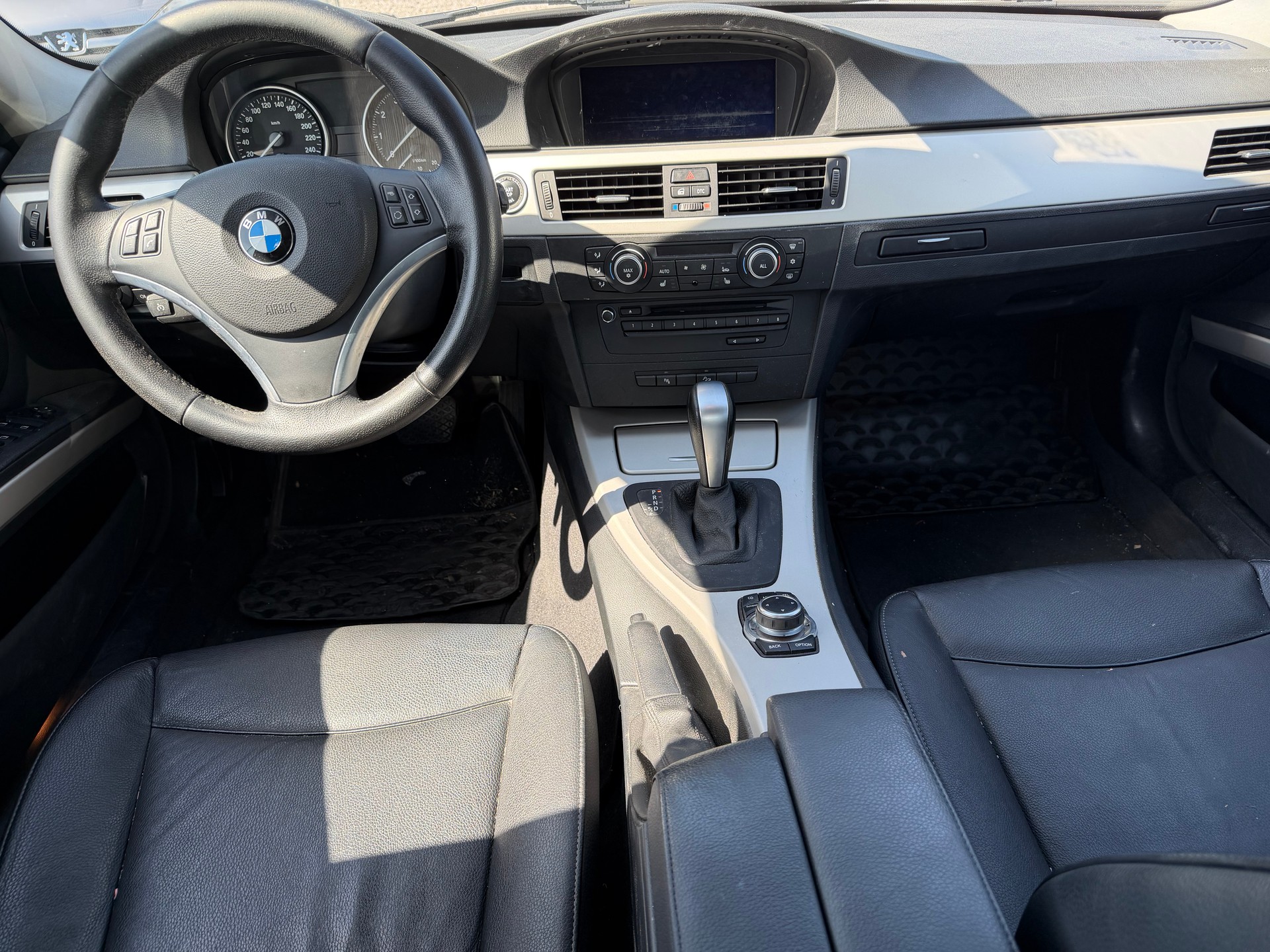 BMW 330i x-Drive Steptronic-image-4
