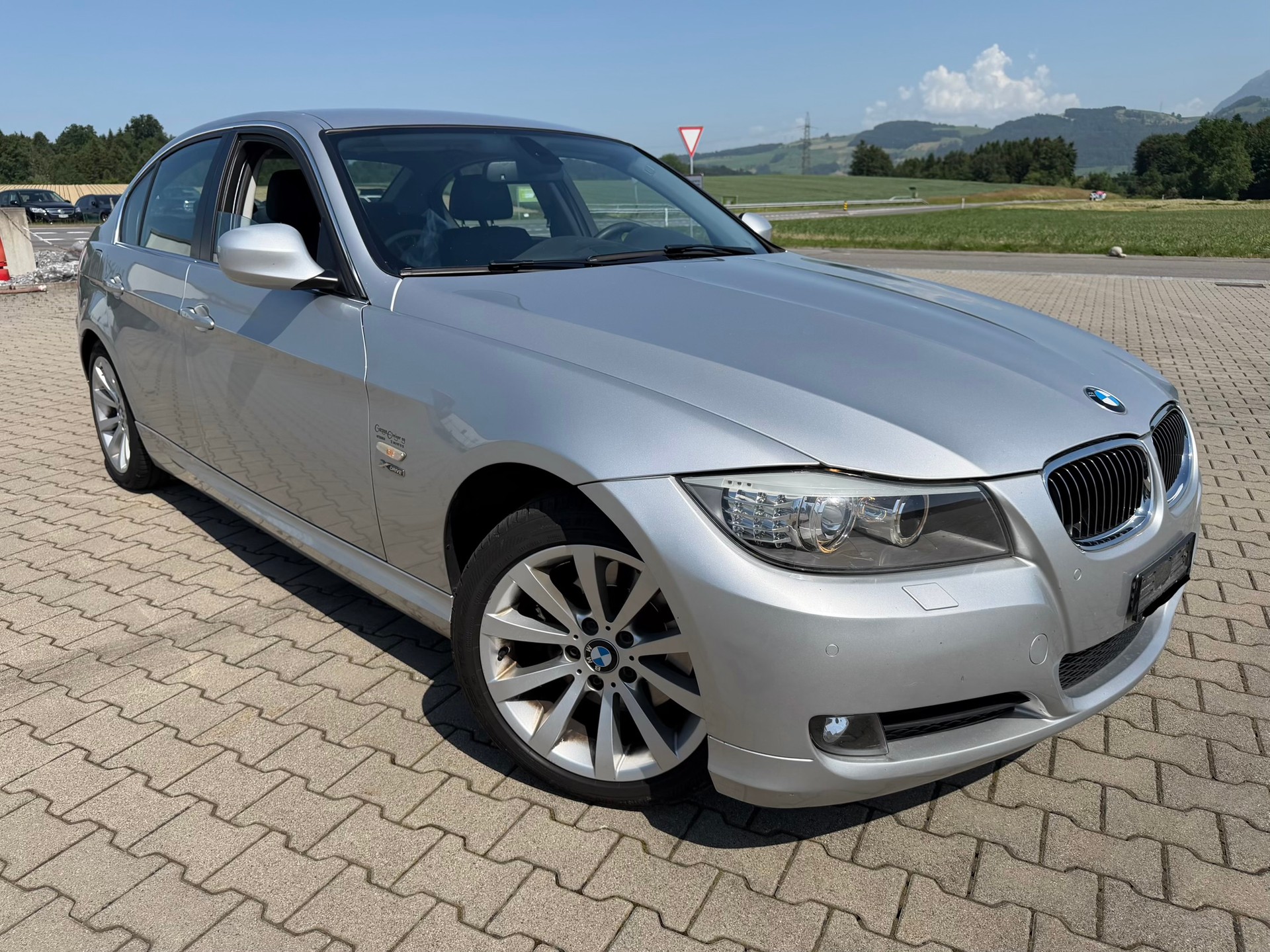 BMW 330i x-Drive Steptronic-image-1