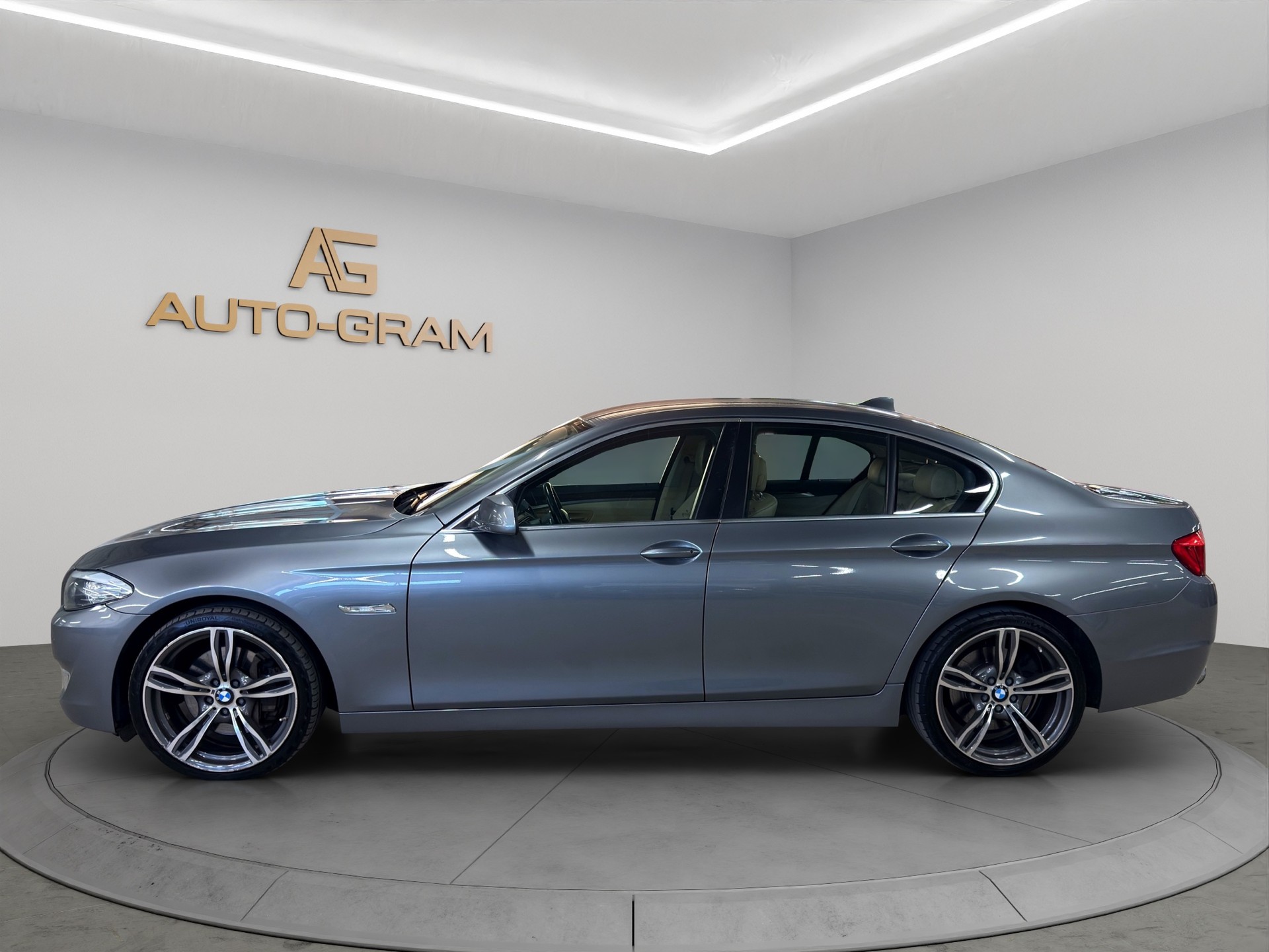 BMW 535i Steptronic-showroom-element-1