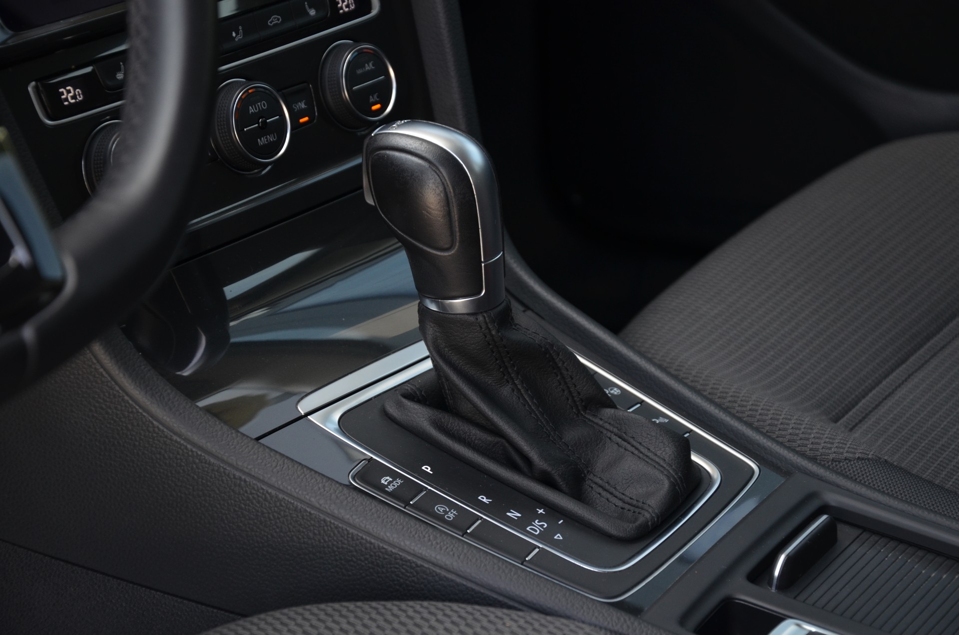 VW Golf 1.5 TSI EVO Comfortline DSG*Frisch ab MFK,1 Jahr oder 20'000km Garantie*-image-13