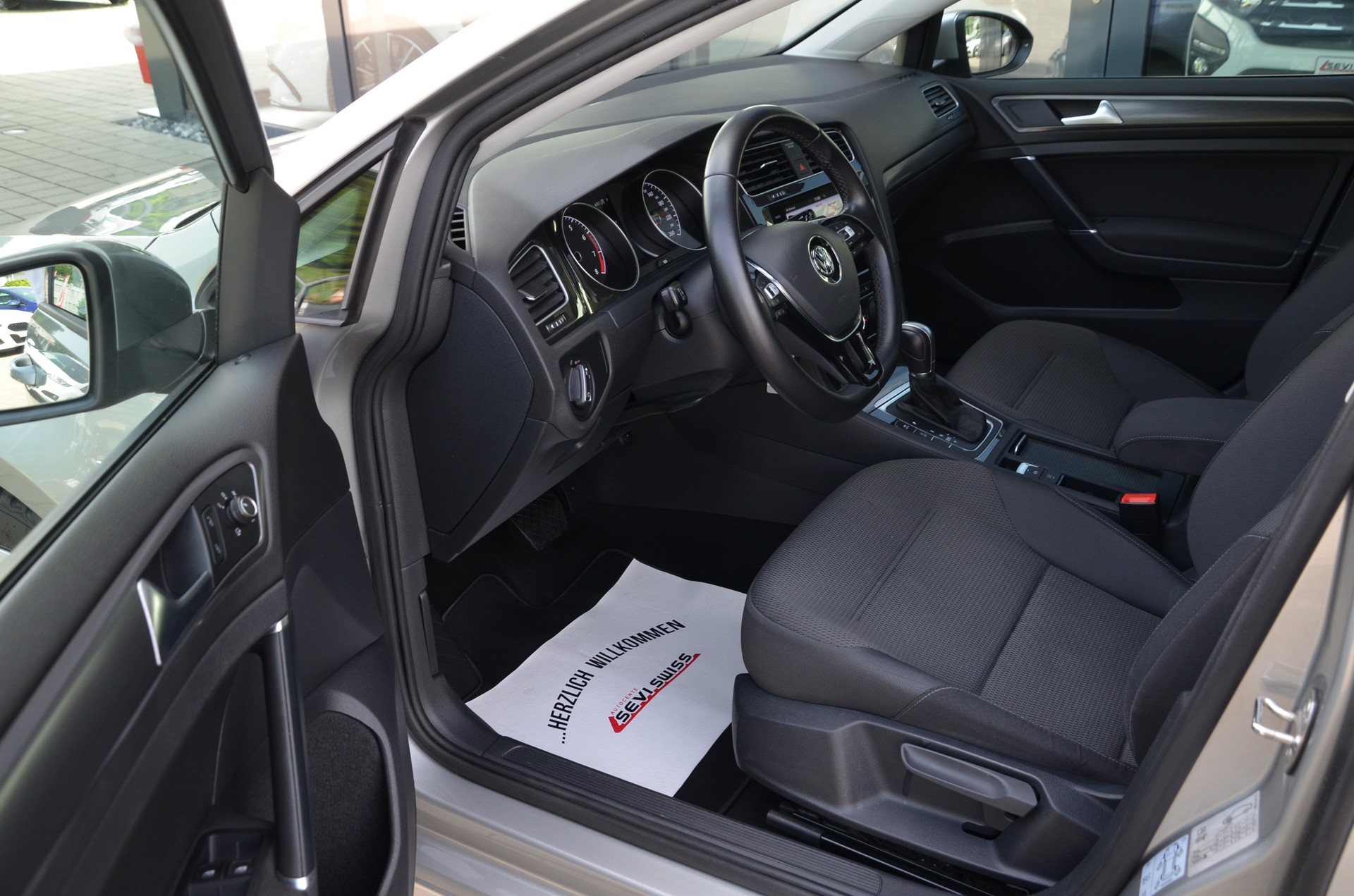 VW Golf 1.5 TSI EVO Comfortline DSG*Frisch ab MFK,1 Jahr oder 20'000km Garantie*-image-8