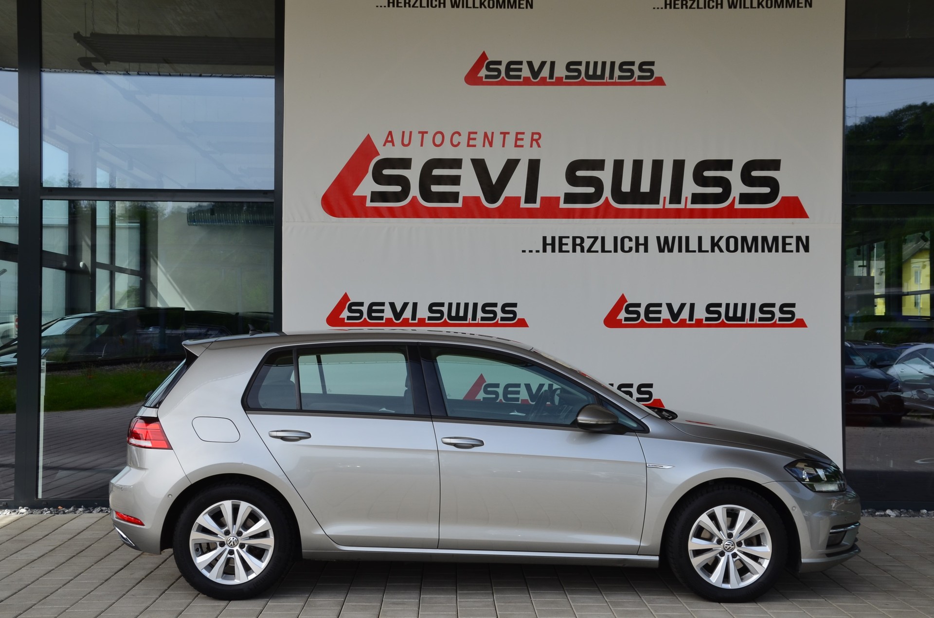 VW Golf 1.5 TSI EVO Comfortline DSG*Frisch ab MFK,1 Jahr oder 20'000km Garantie*-showroom-element-2