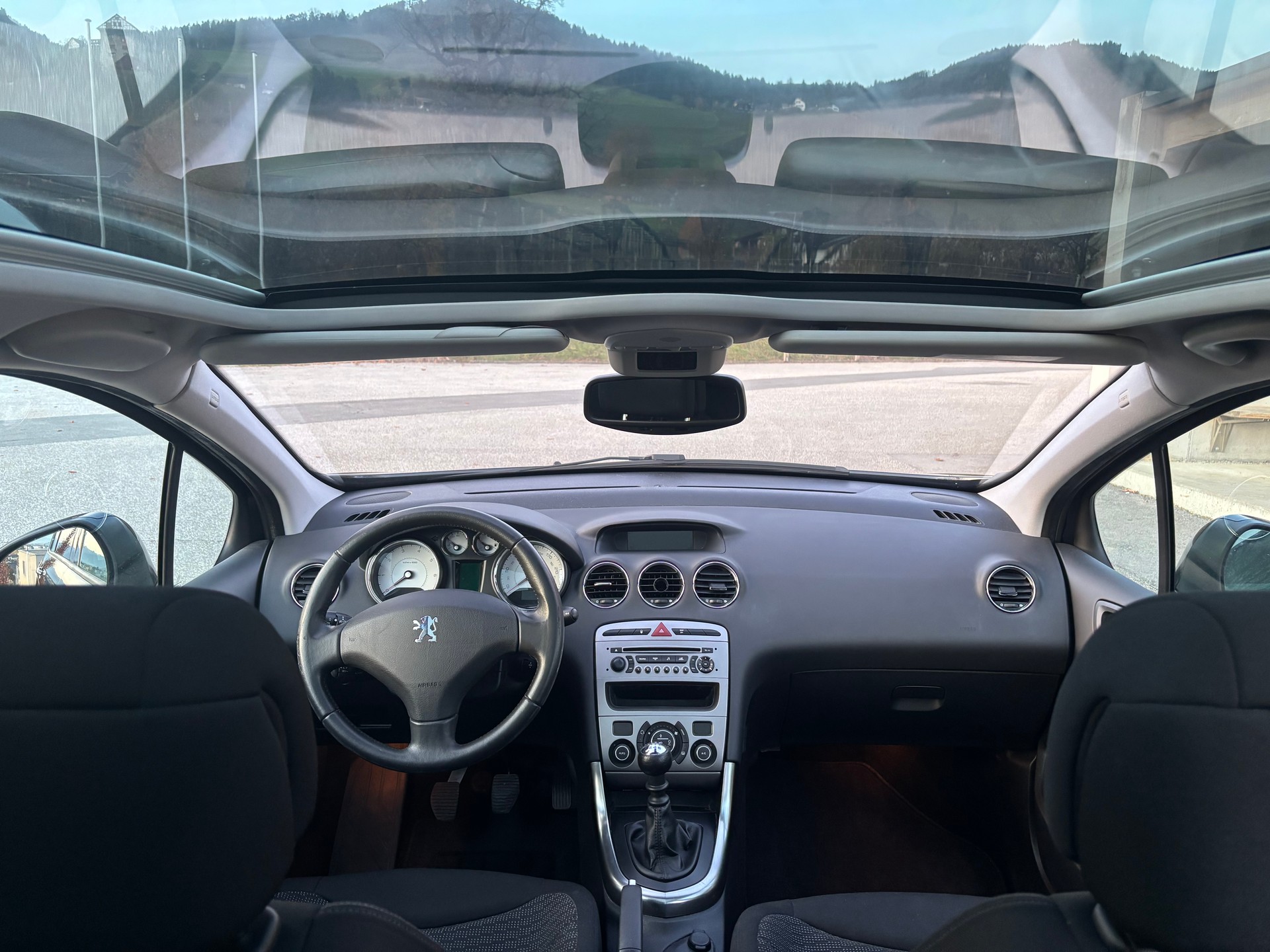 PEUGEOT 308 SW 1.6 16V Turbo Sport-image-11