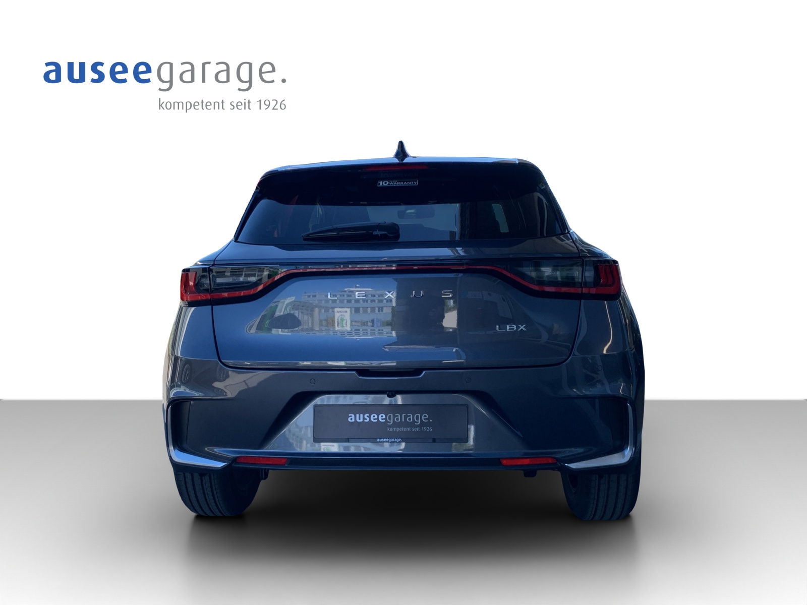 LEXUS LBX 1.5 Hybrid Cool AWD-showroom-element-3