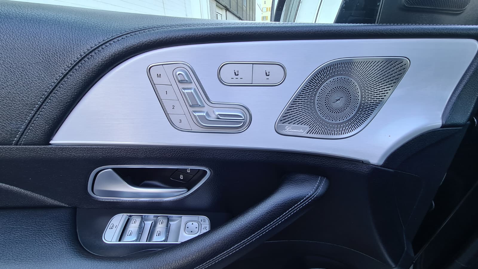 MERCEDES-BENZ GLE 350 de 4Matic AMG Line 9G-Tronic ** 319 PS ** Voll-Leder ** Navi ** RF-Kamera 360° ** Sitzmemory ** Frisch Ab MFK & Service-image-13