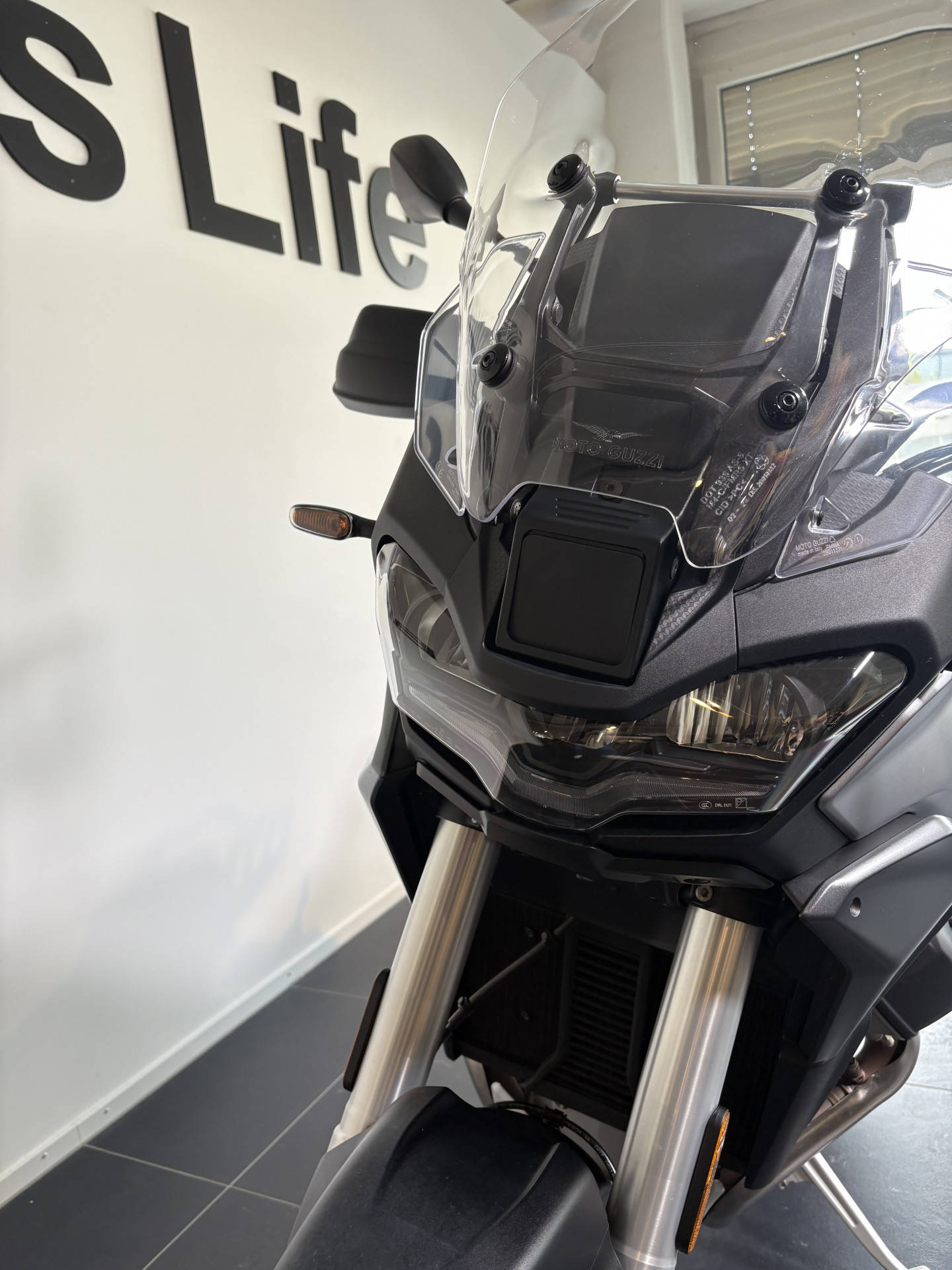 MOTO GUZZI Stelvio-image-2