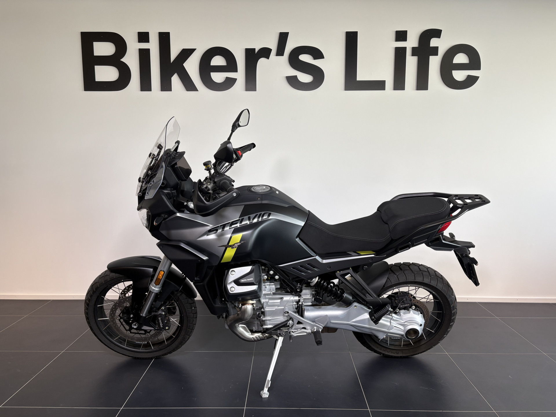 MOTO GUZZI Stelvio-image-1