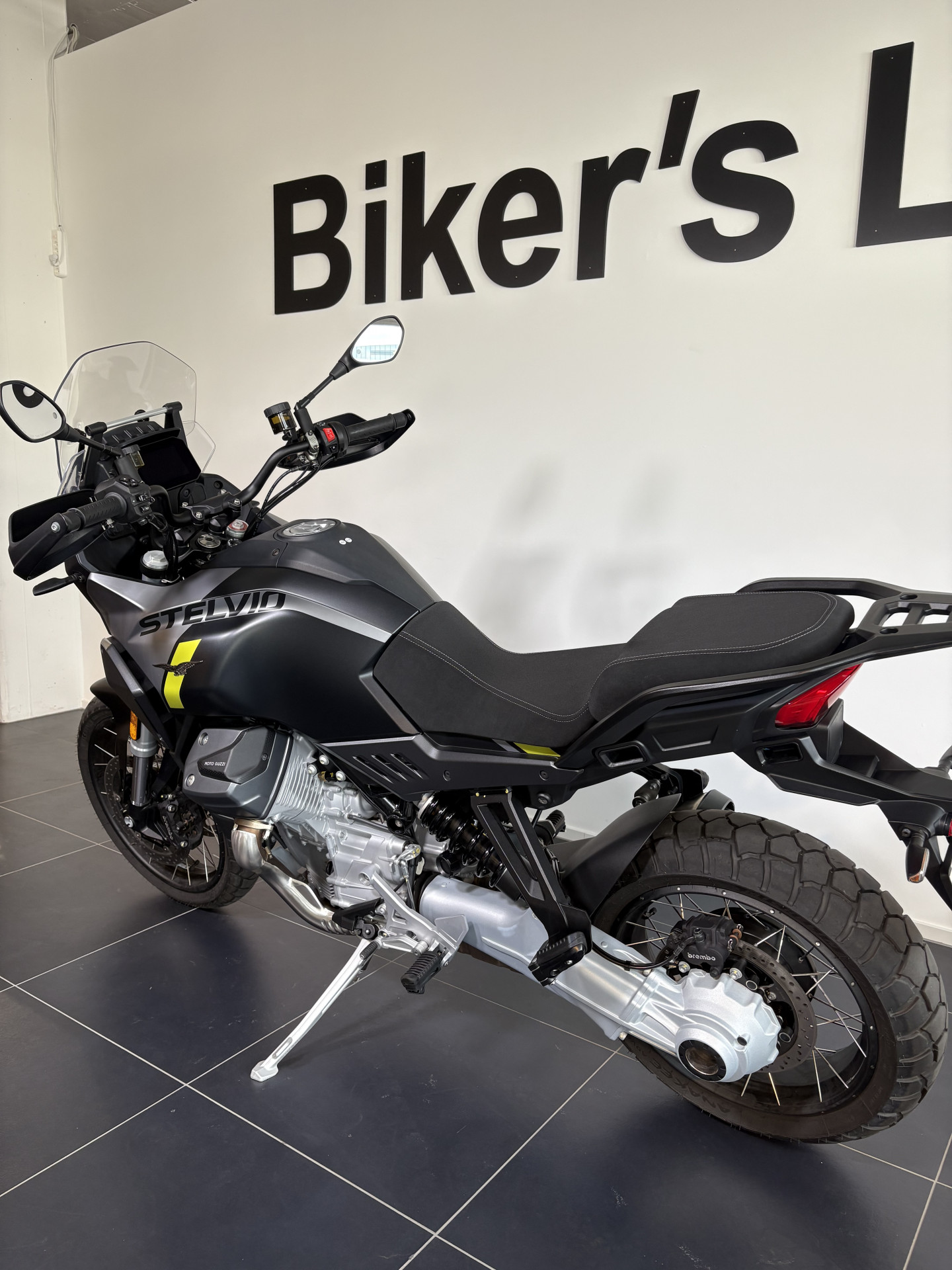 MOTO GUZZI Stelvio-image-4