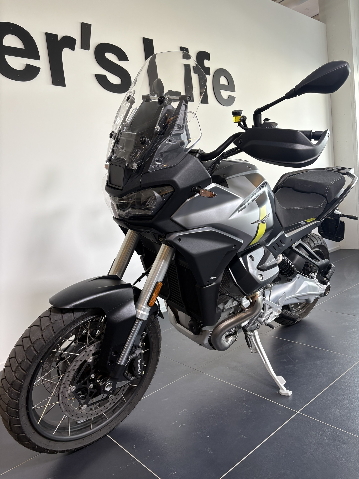 MOTO GUZZI Stelvio-image-3