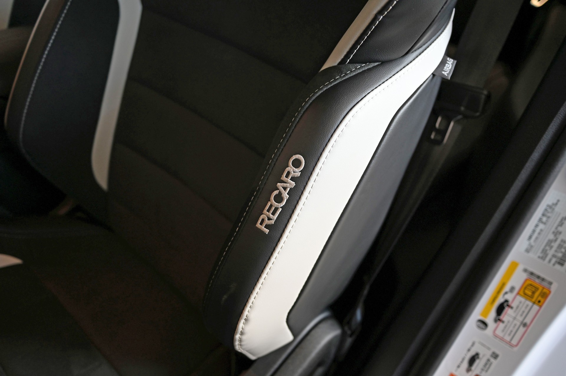 FORD Mustang Shelby GT500 Recaro-image-23