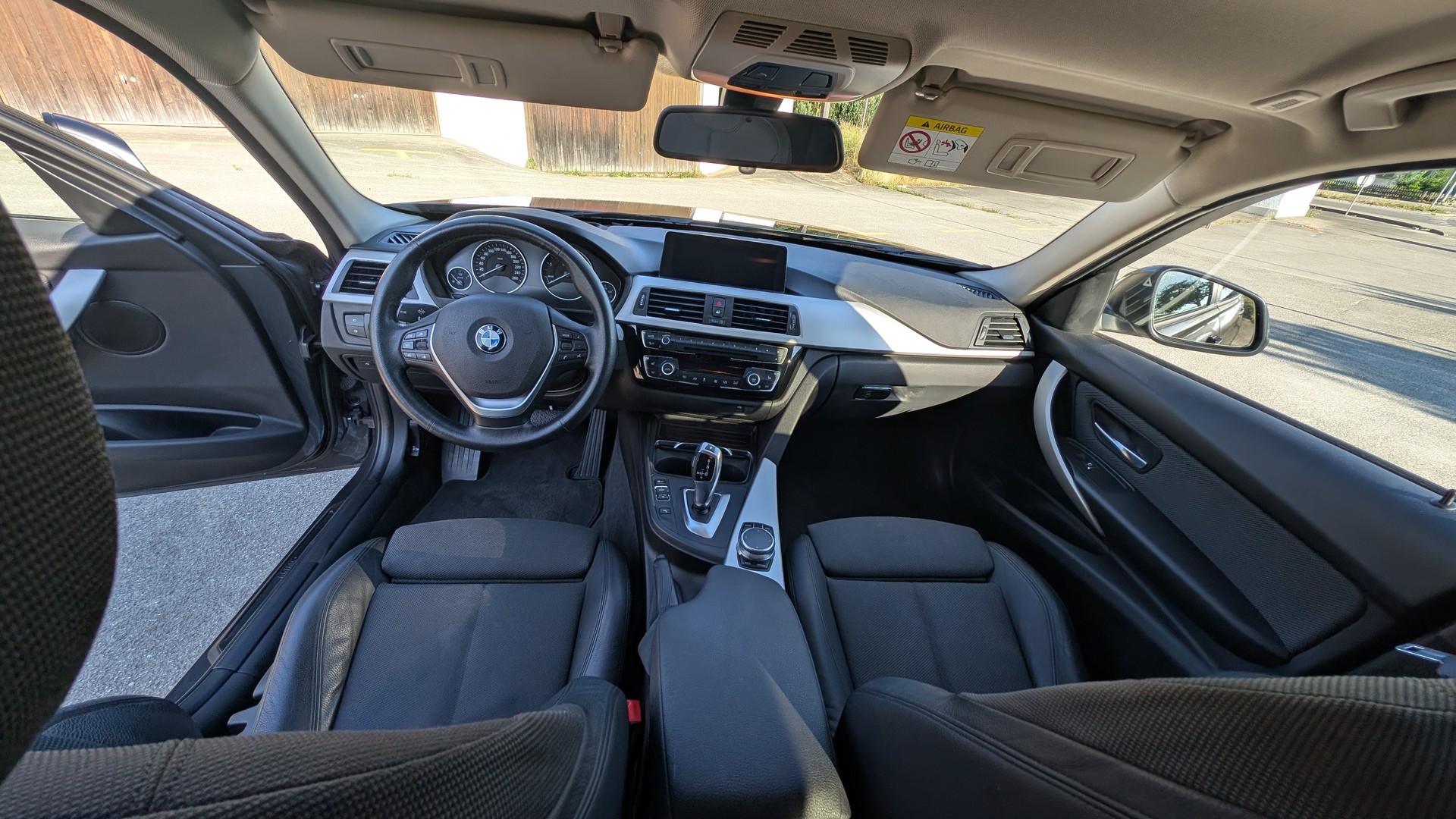 BMW 320d xDrive-image-4