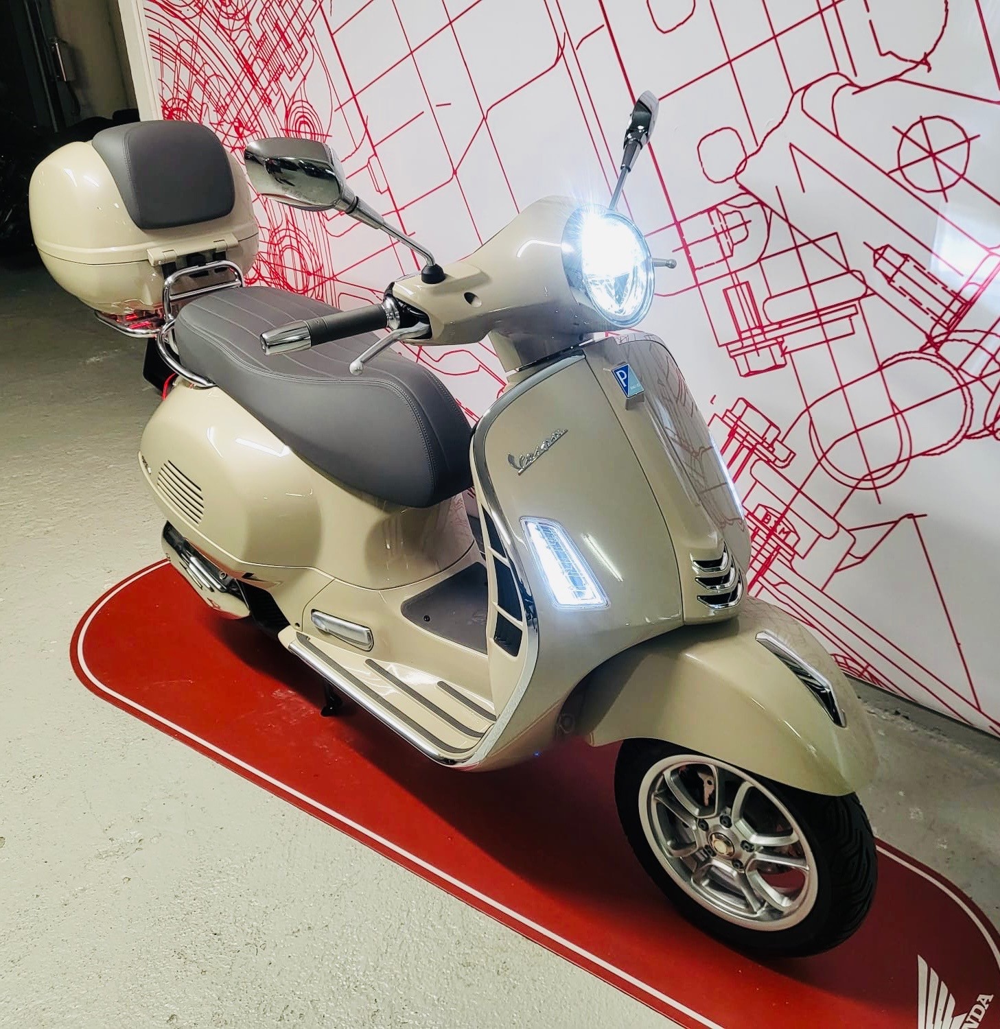 PIAGGIO Vespa GTS 125 Super Tech RST Euro 5+-image-1