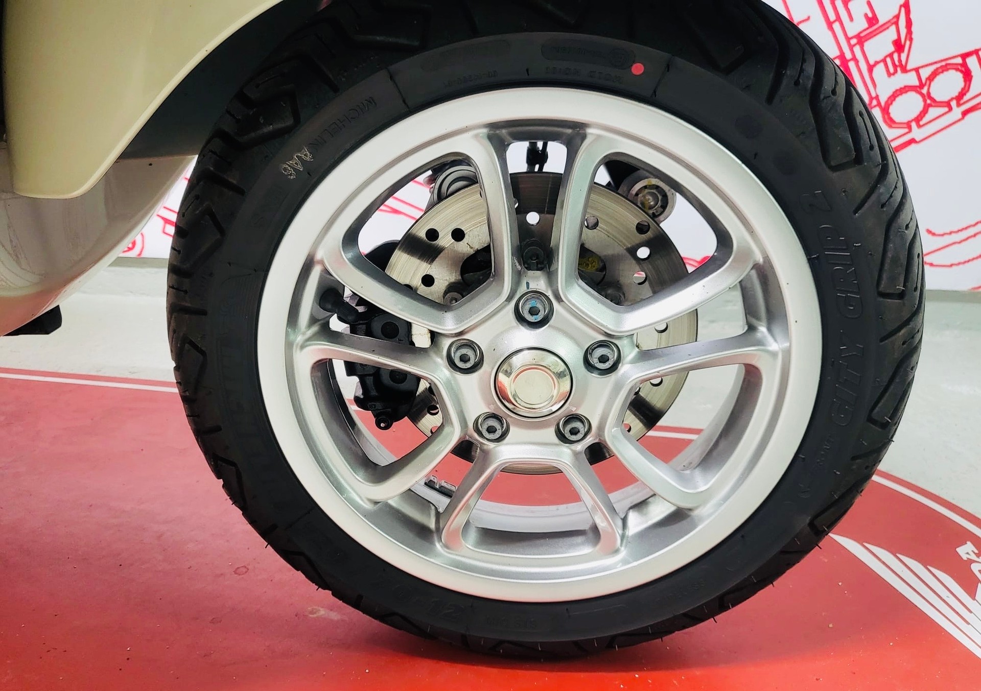 PIAGGIO Vespa GTS 125 Super Tech RST Euro 5+-image-7