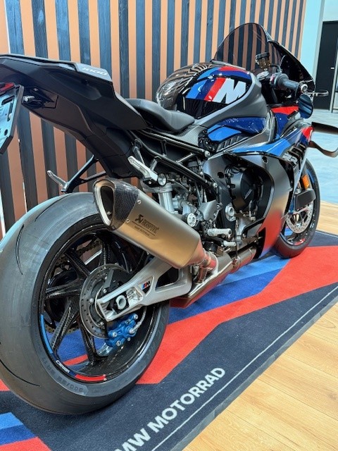 BMW M 1000 RR-image-5