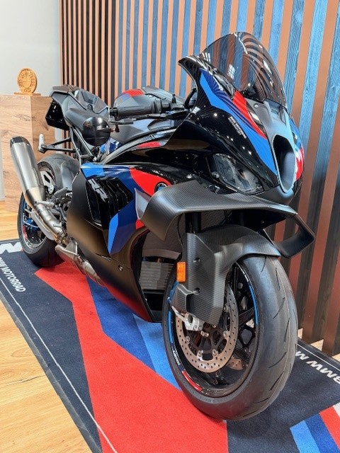 BMW M 1000 RR-showroom-element-3