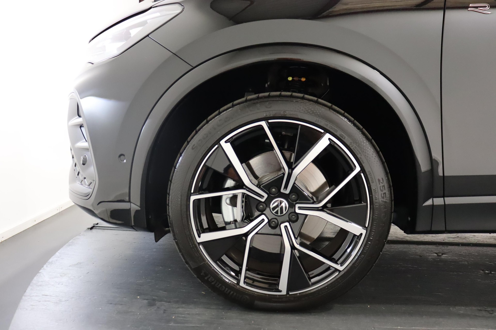 VW Tiguan 2.0 TSI R-Line DSG 4motion-image-4