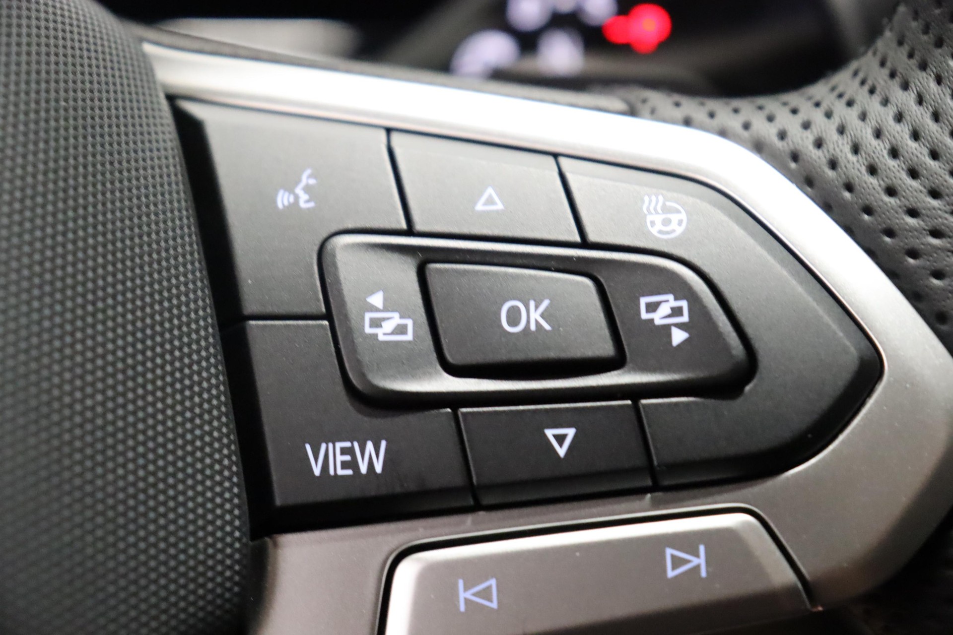 VW Tiguan 2.0 TSI R-Line DSG 4motion-image-17