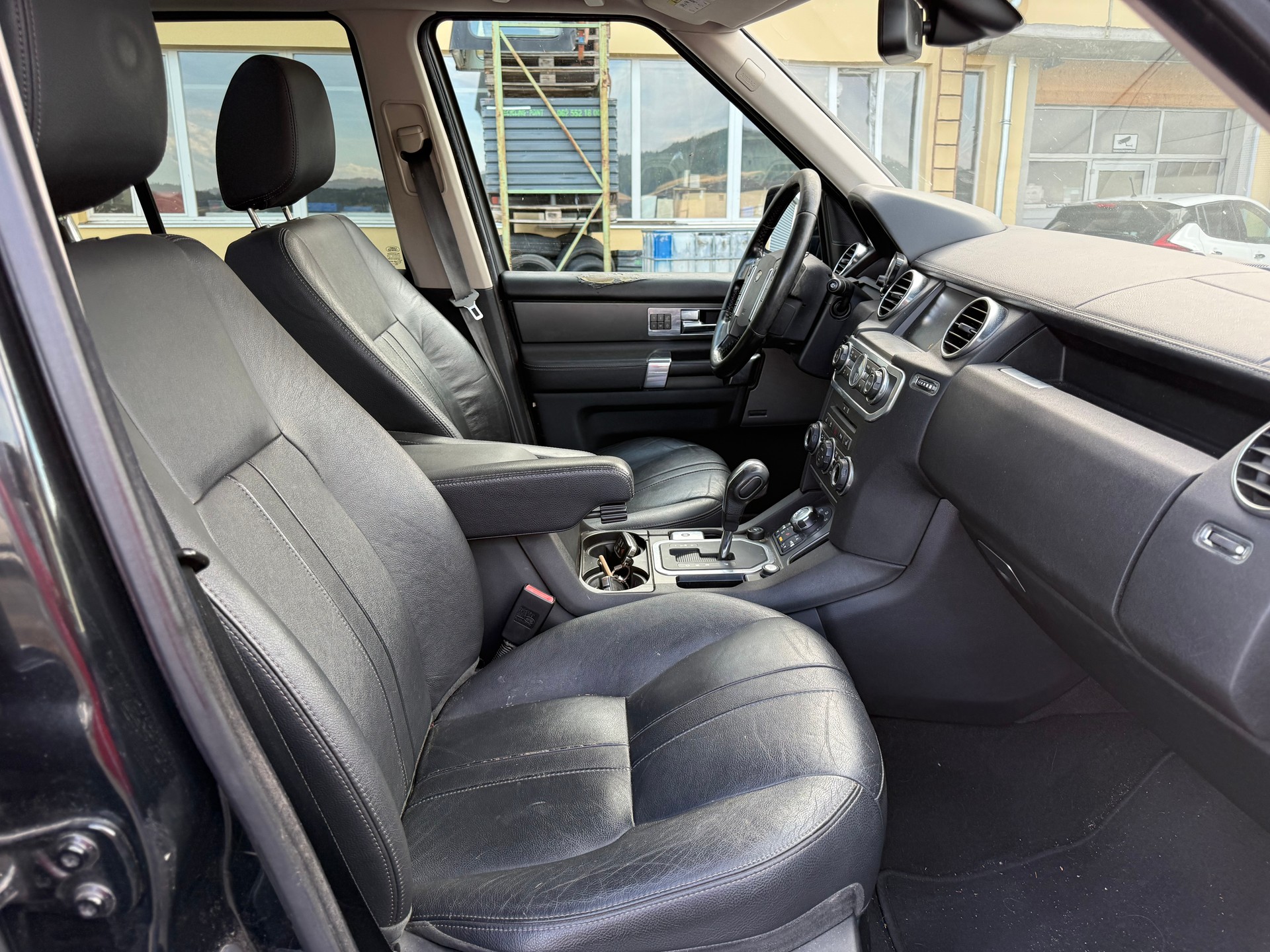 LAND ROVER Discovery 3.0 TDV6 HSE Automatic-image-5