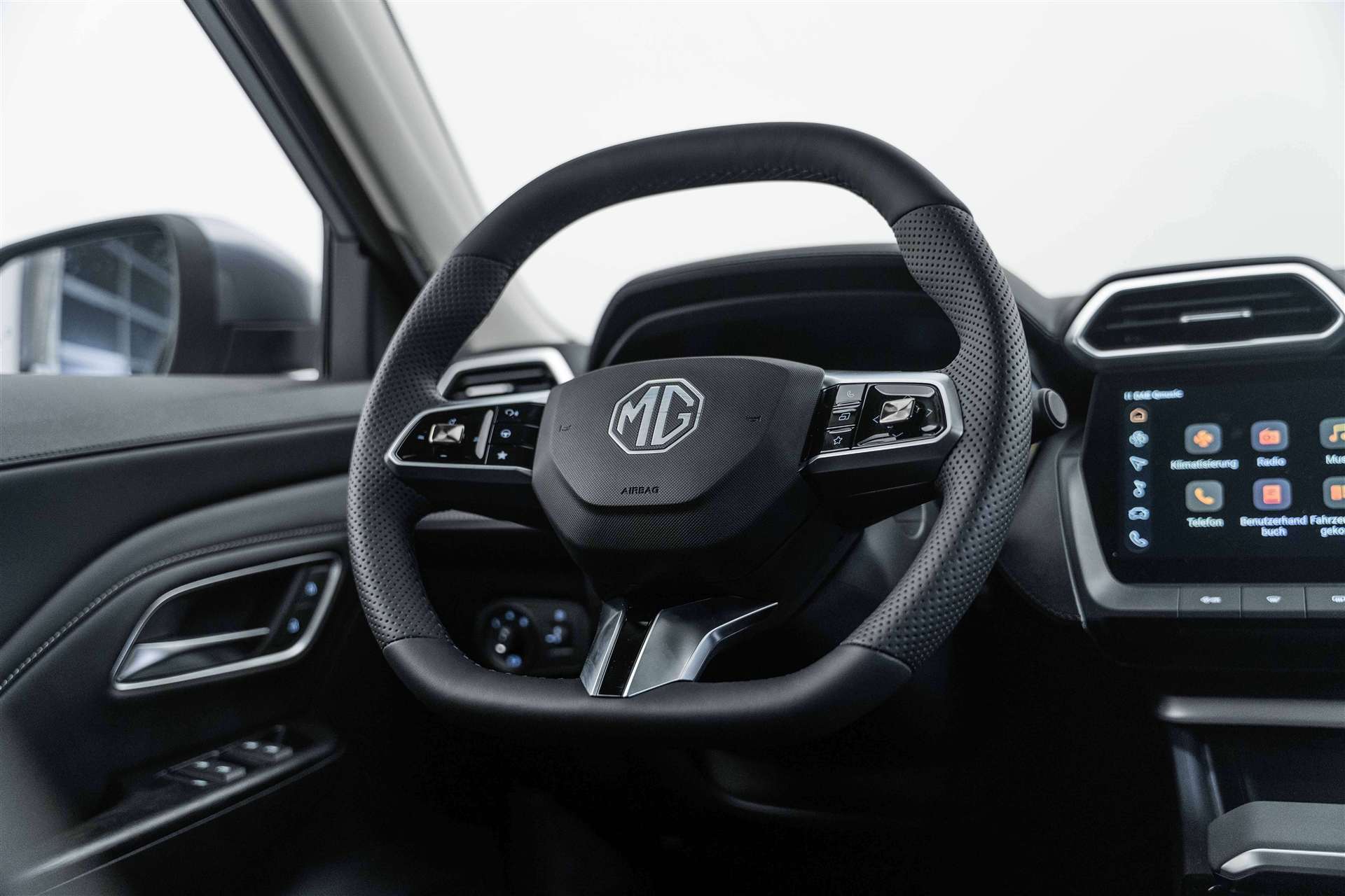 MG ZS 1.5 HEV Luxury Automat NEW-image-9