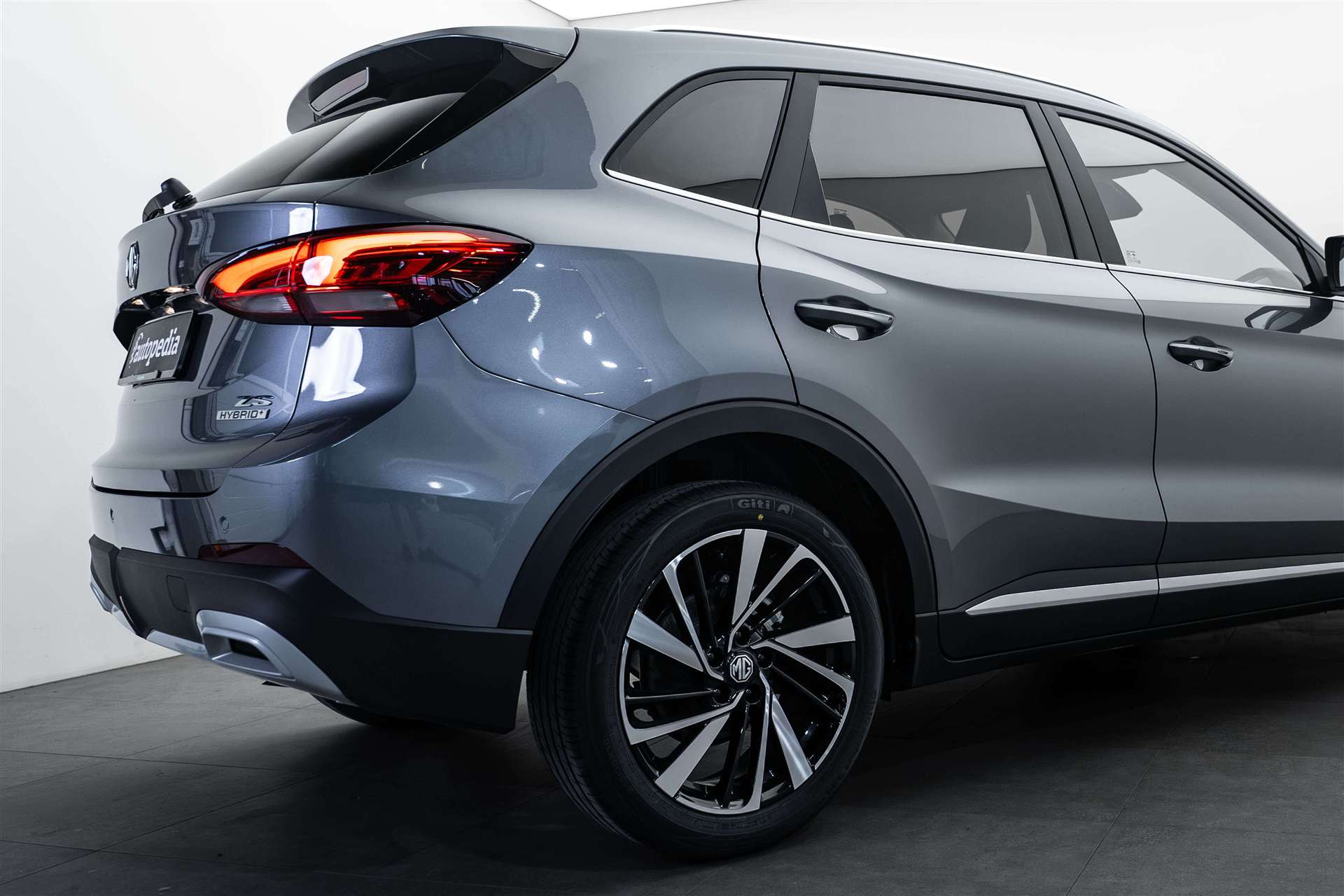MG ZS 1.5 HEV Luxury Automat NEW-showroom-element-3
