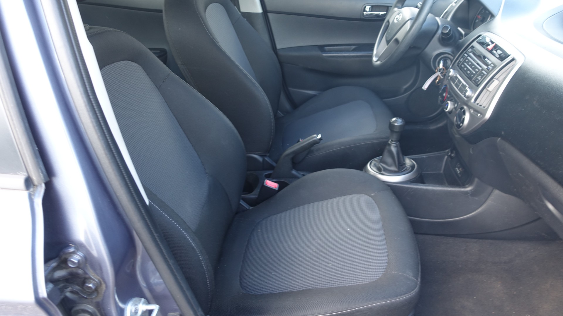 HYUNDAI i20 1.2 Comfort-image-9