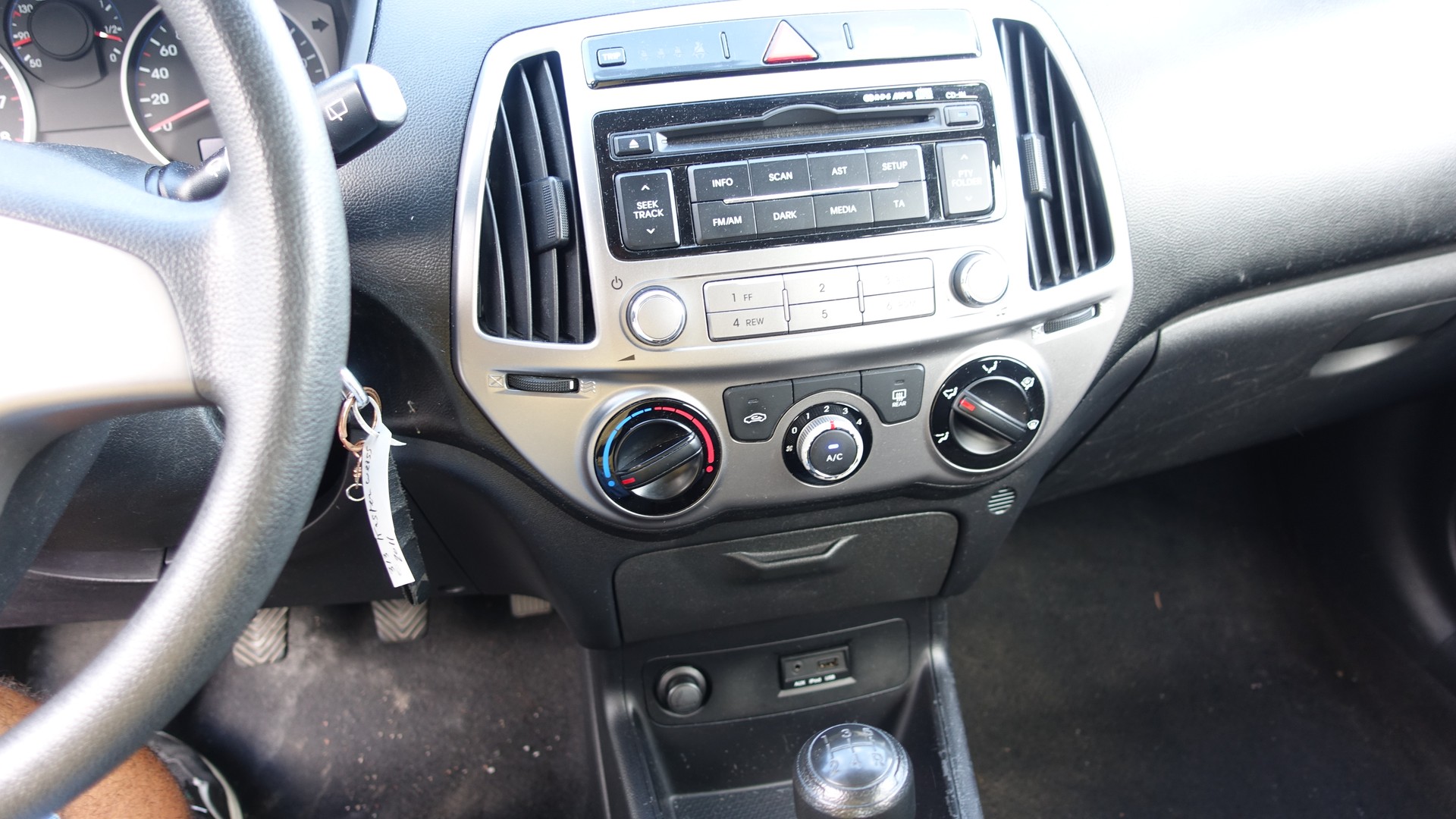 HYUNDAI i20 1.2 Comfort-image-7